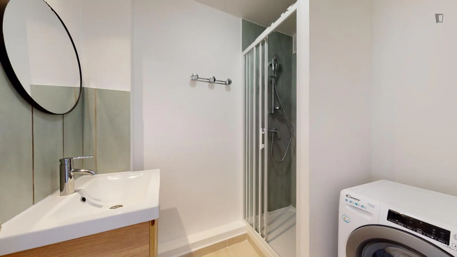 Snug double bedroom in Noisy-le-Sec BATHROOM 4
