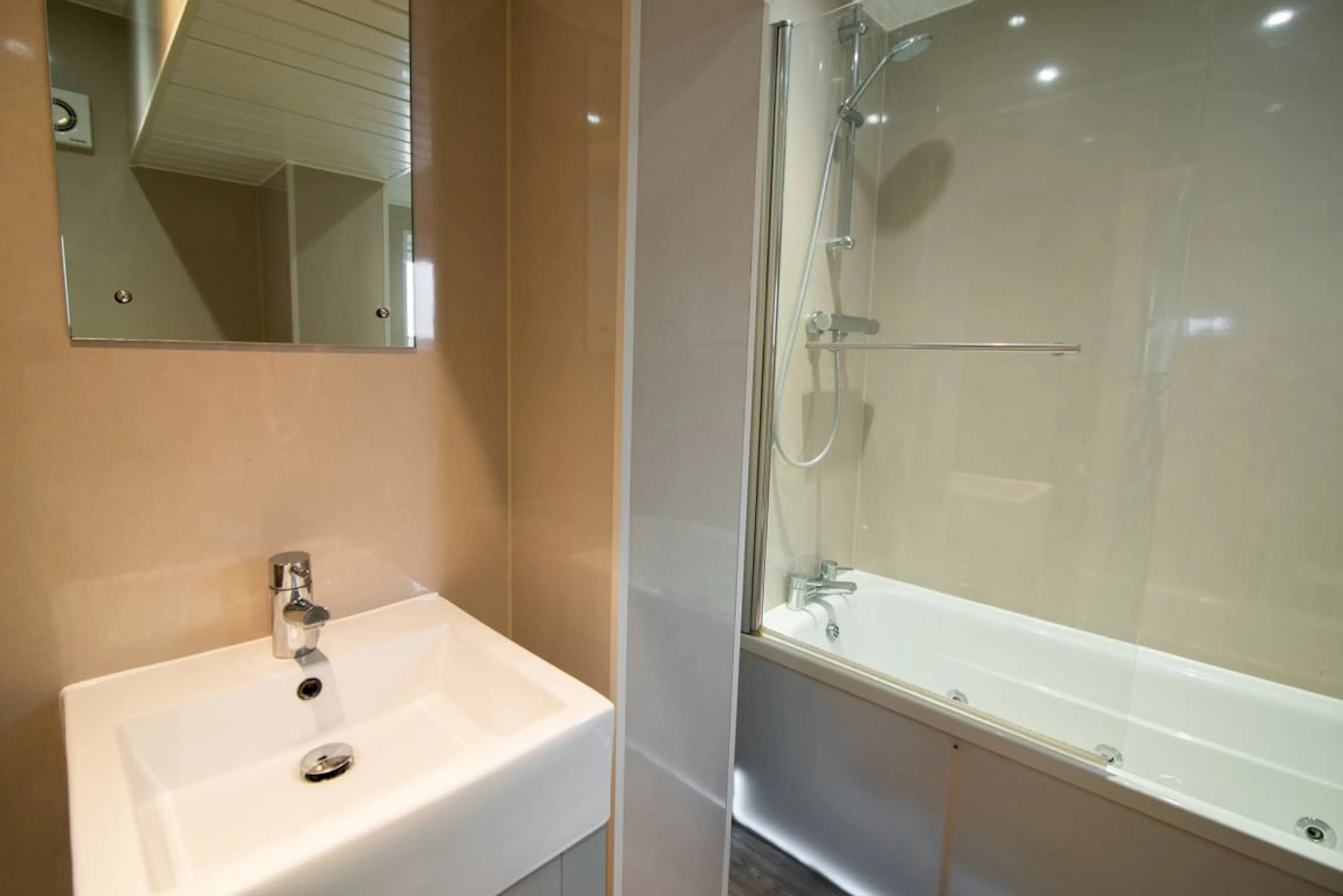 4 Bed Apartment BATHROOM 4