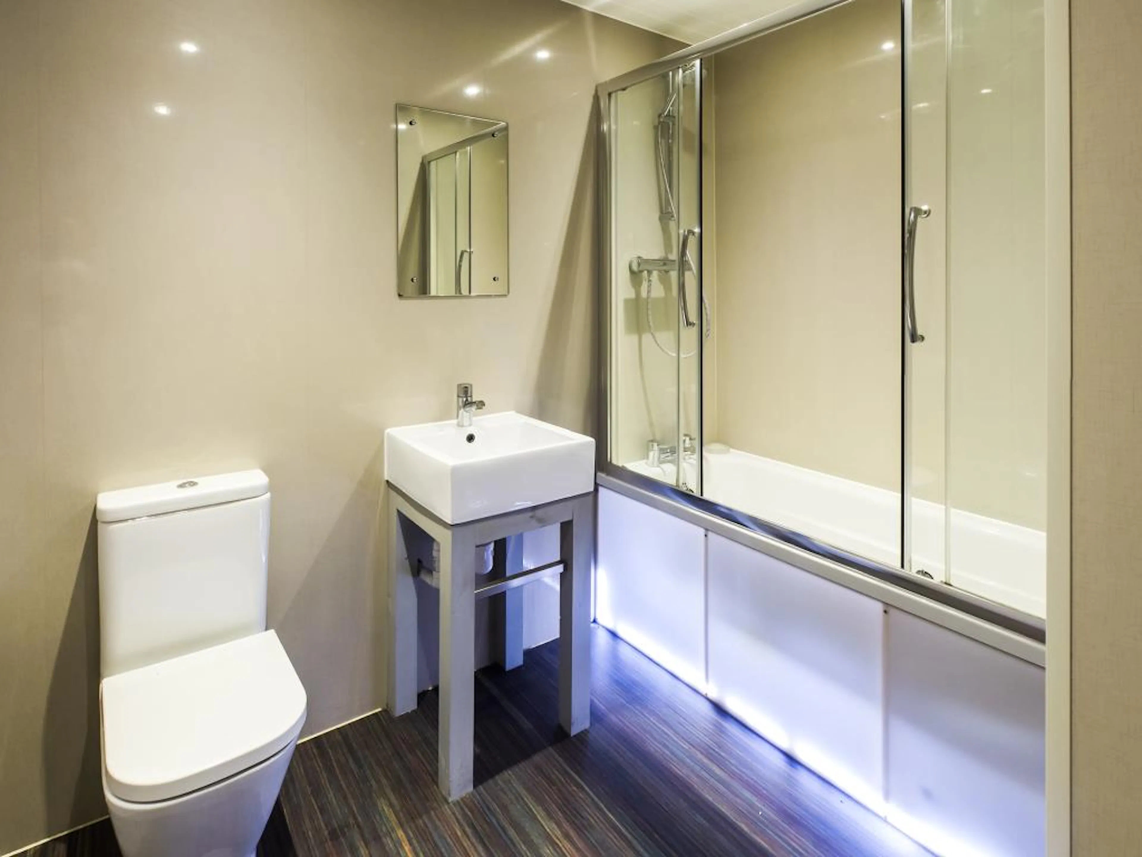 4 Bed Apartment BATHROOM 3