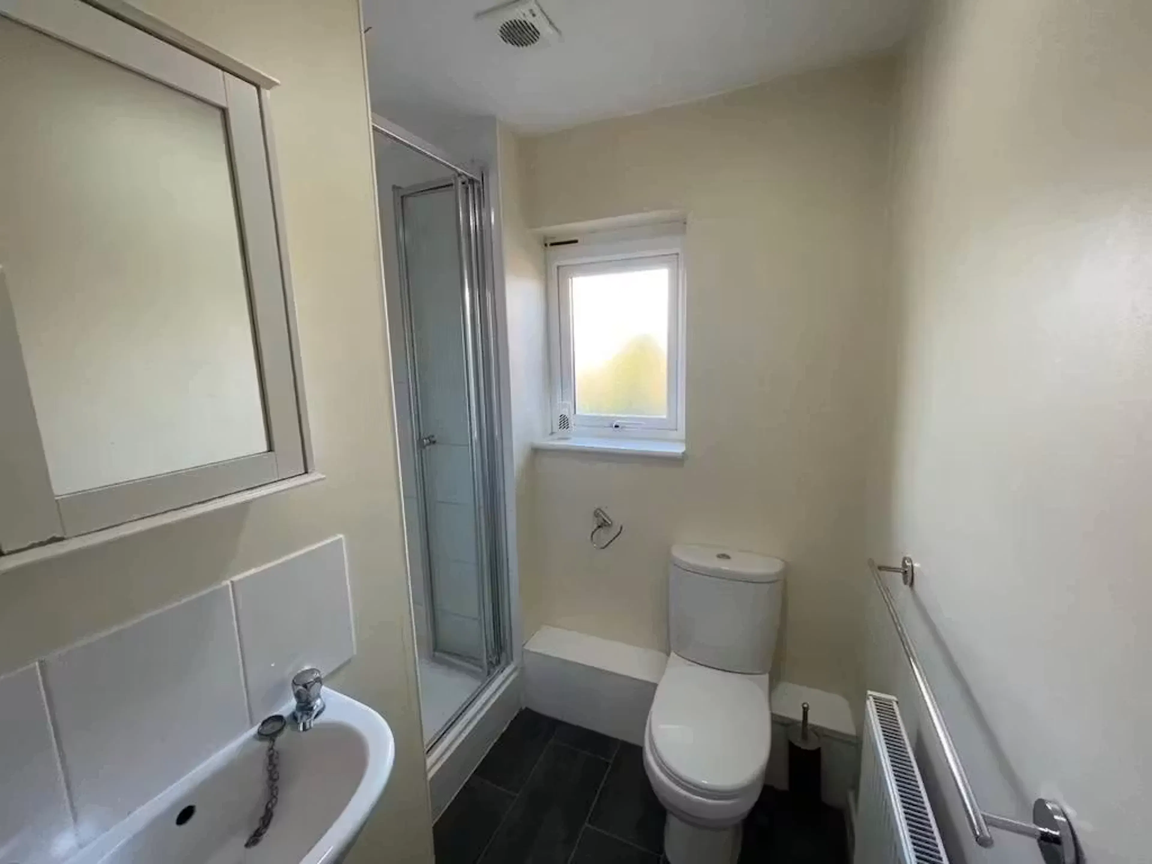 5 Bed Apartment BATHROOM 2
