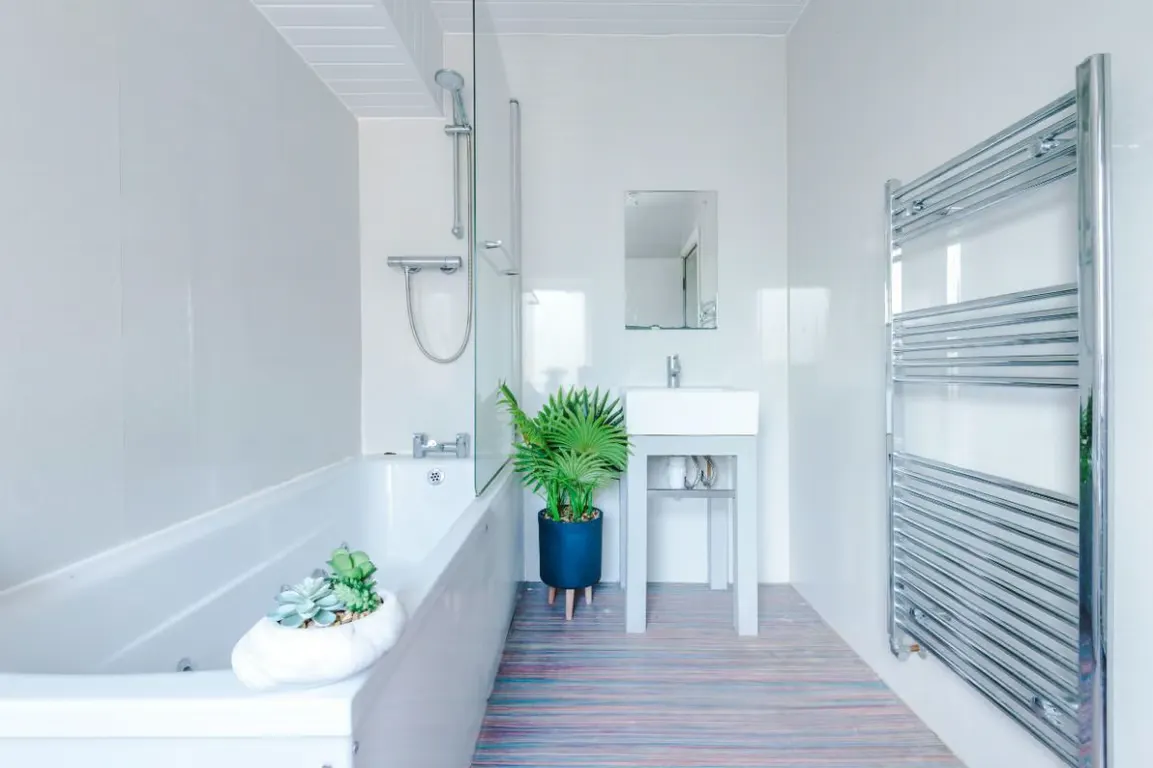 5 Bedroom Apartment BATHROOM 3