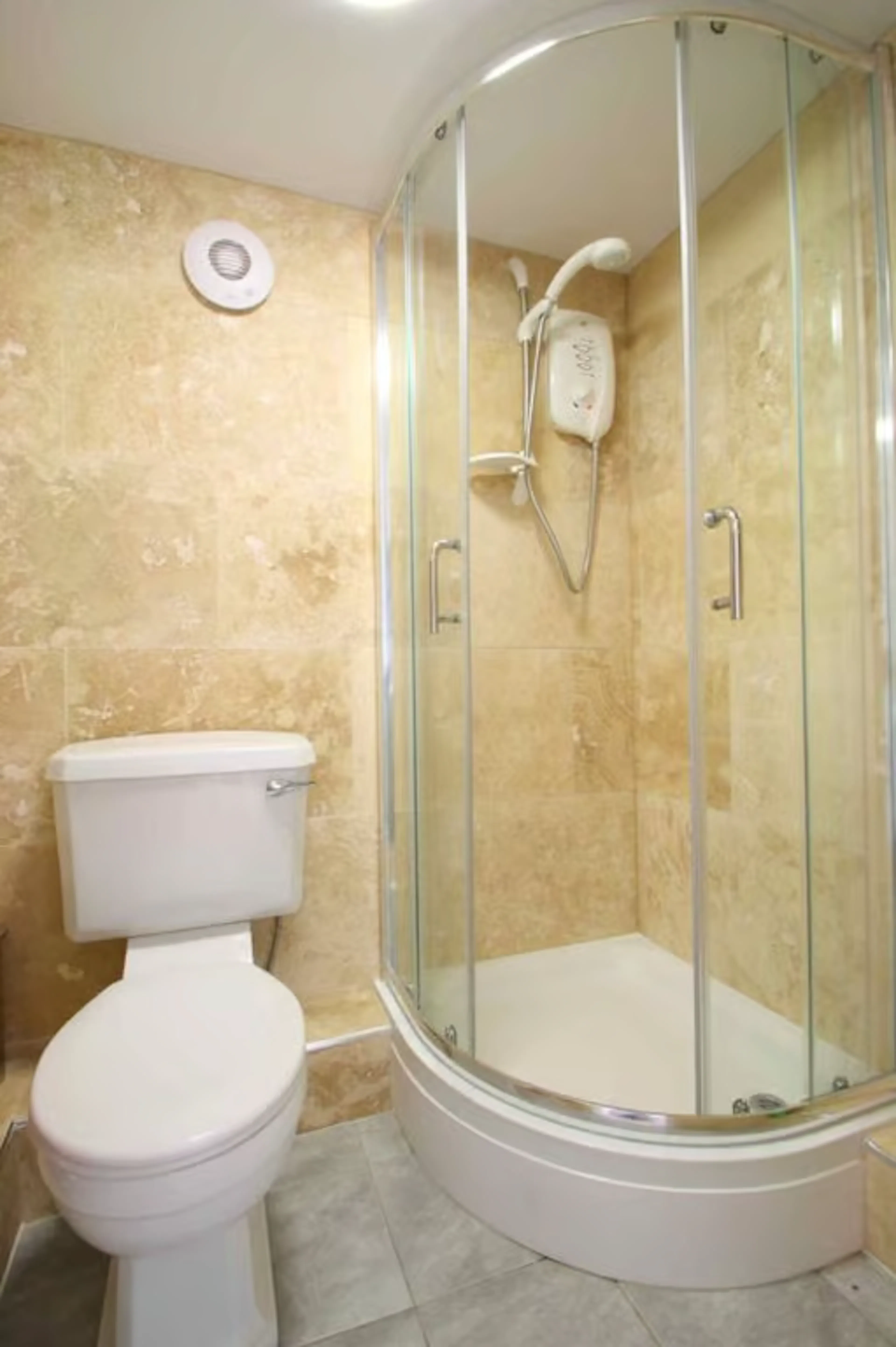 6 Bedroom Apartment BATHROOM 3
