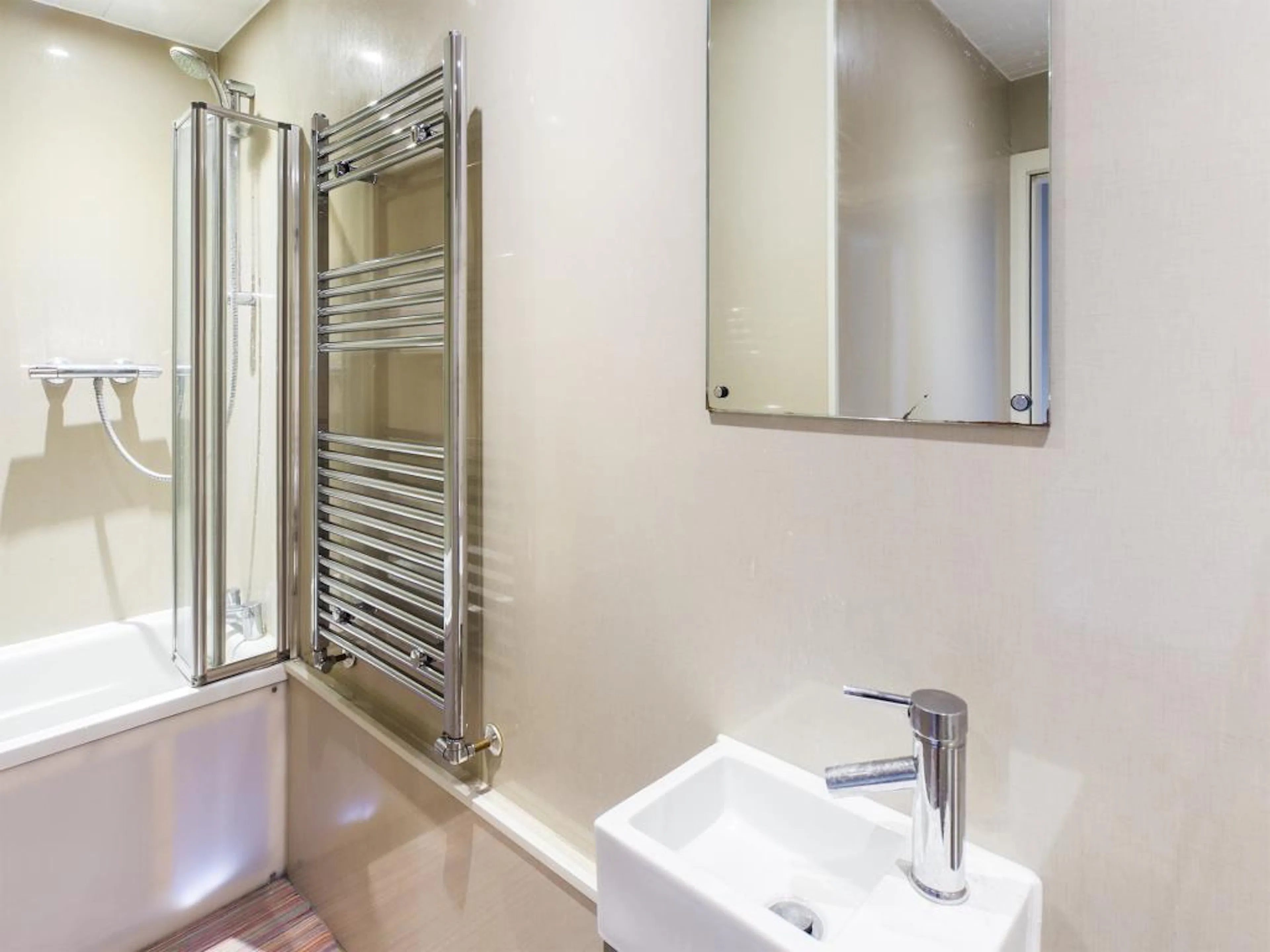 4 Bed Apartment BATHROOM 2