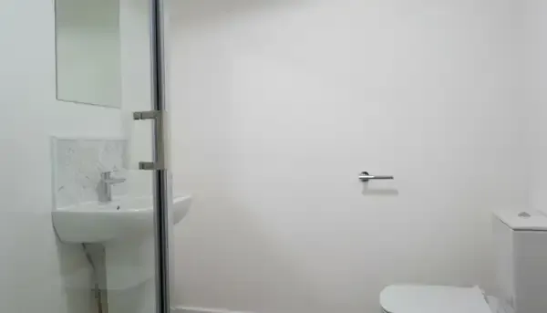 8 Bed House BATHROOM 2