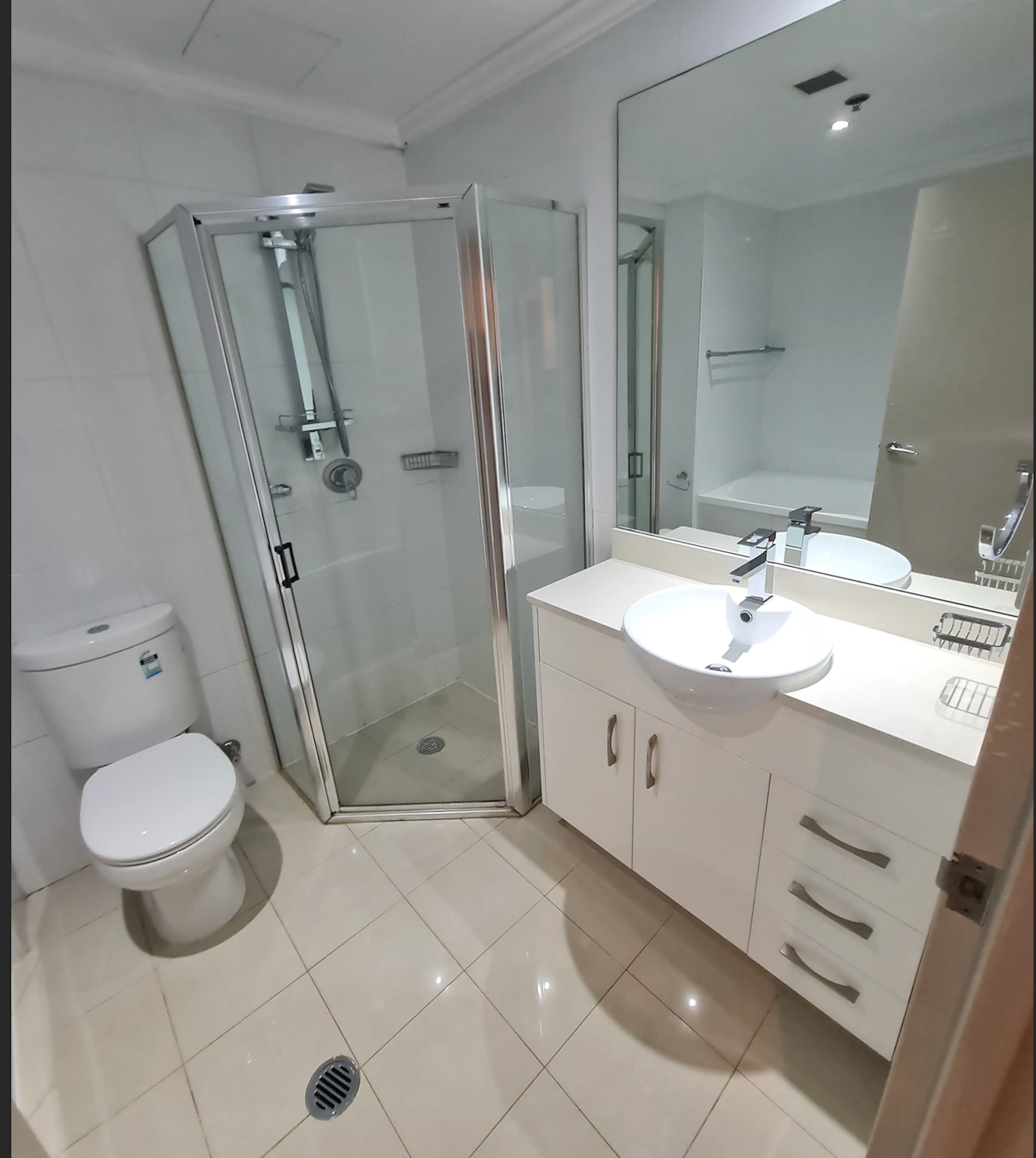 Two Bedroom Apartment BATHROOM 2
