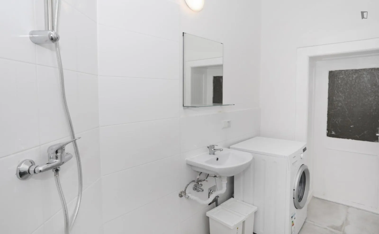 Inviting single bedroom in Friedenau BATHROOM 4