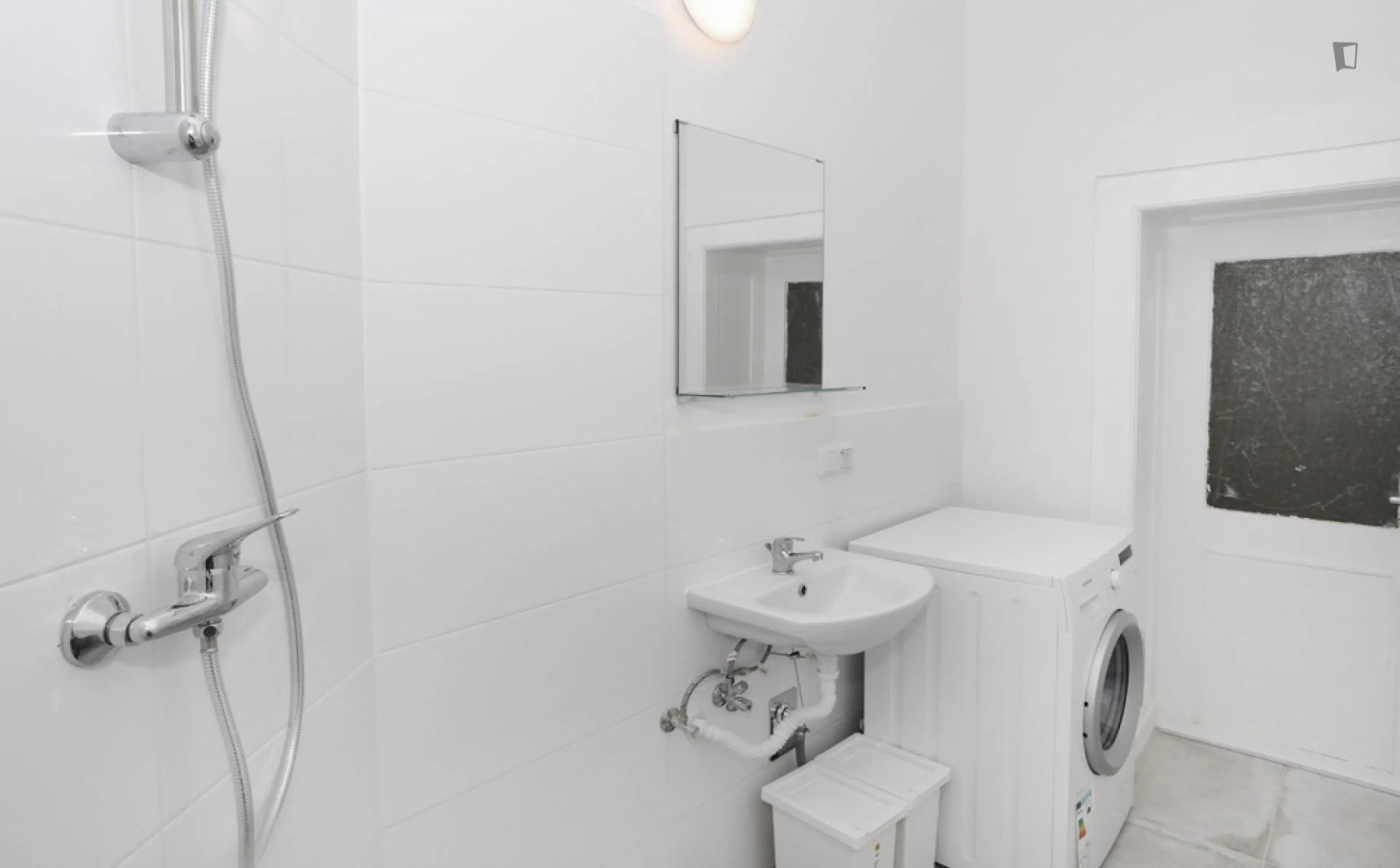 Inviting single bedroom in Friedenau BATHROOM 4