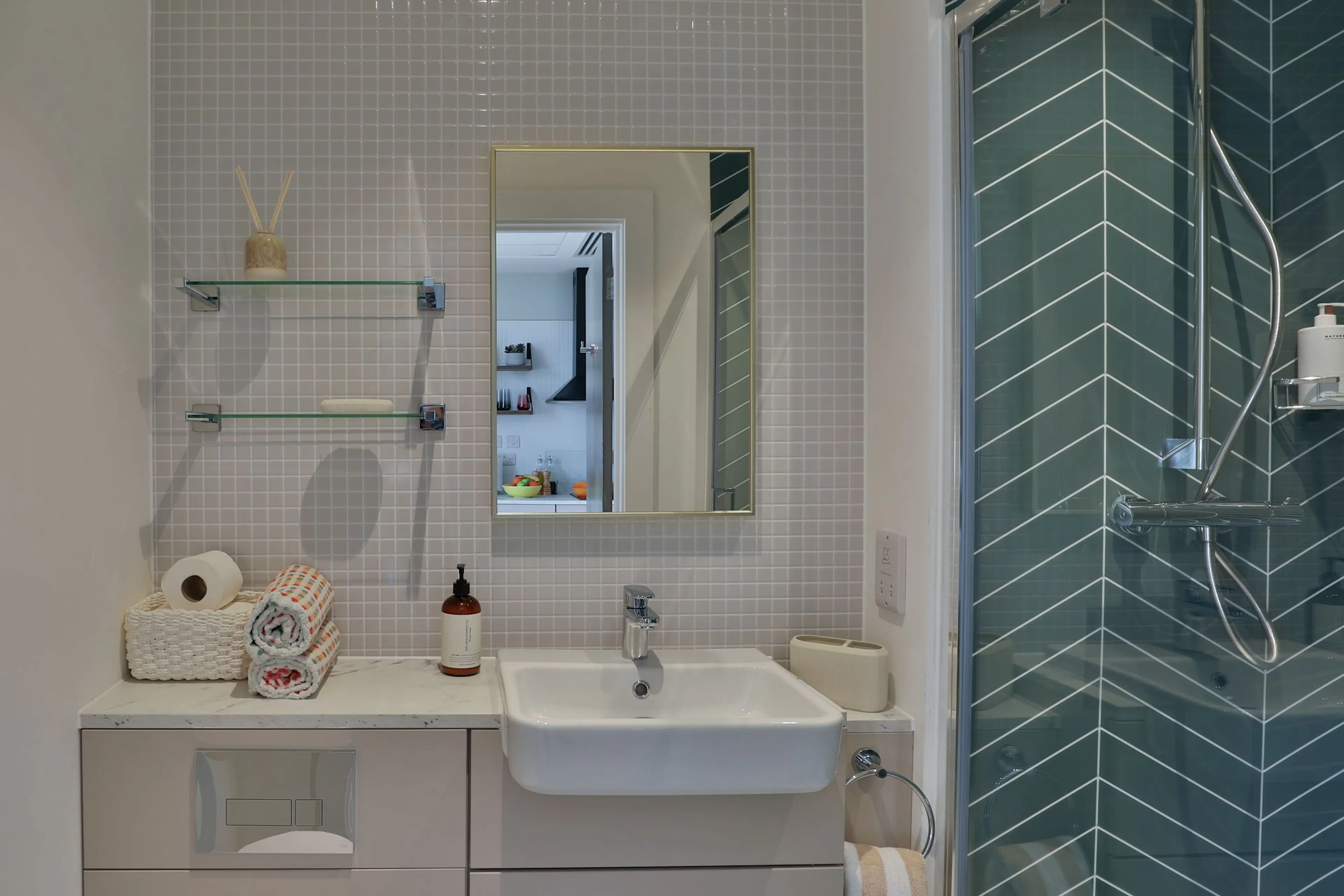 Premium Studio BATHROOM 2