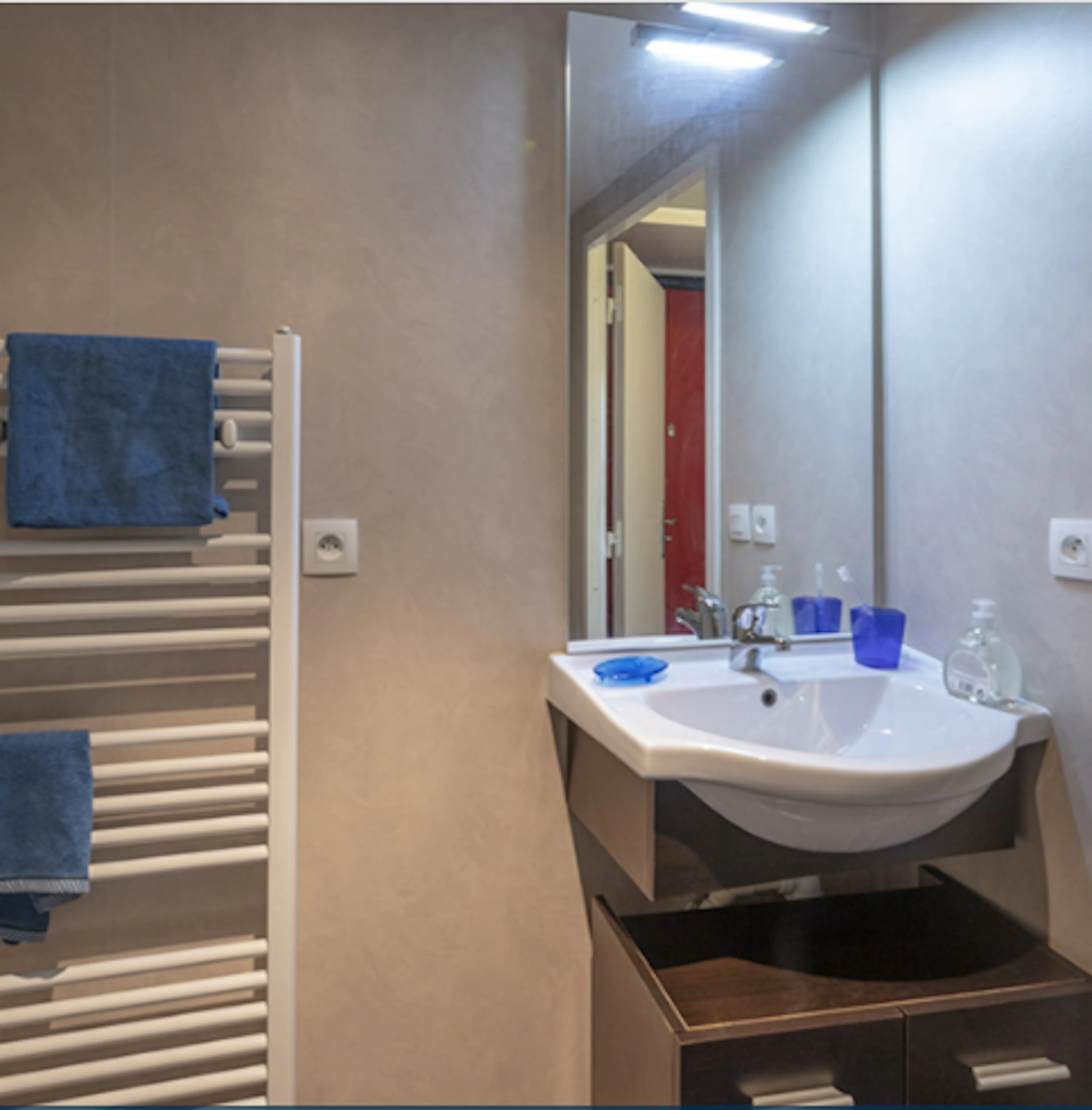 BATHROOM BATHROOM 3
