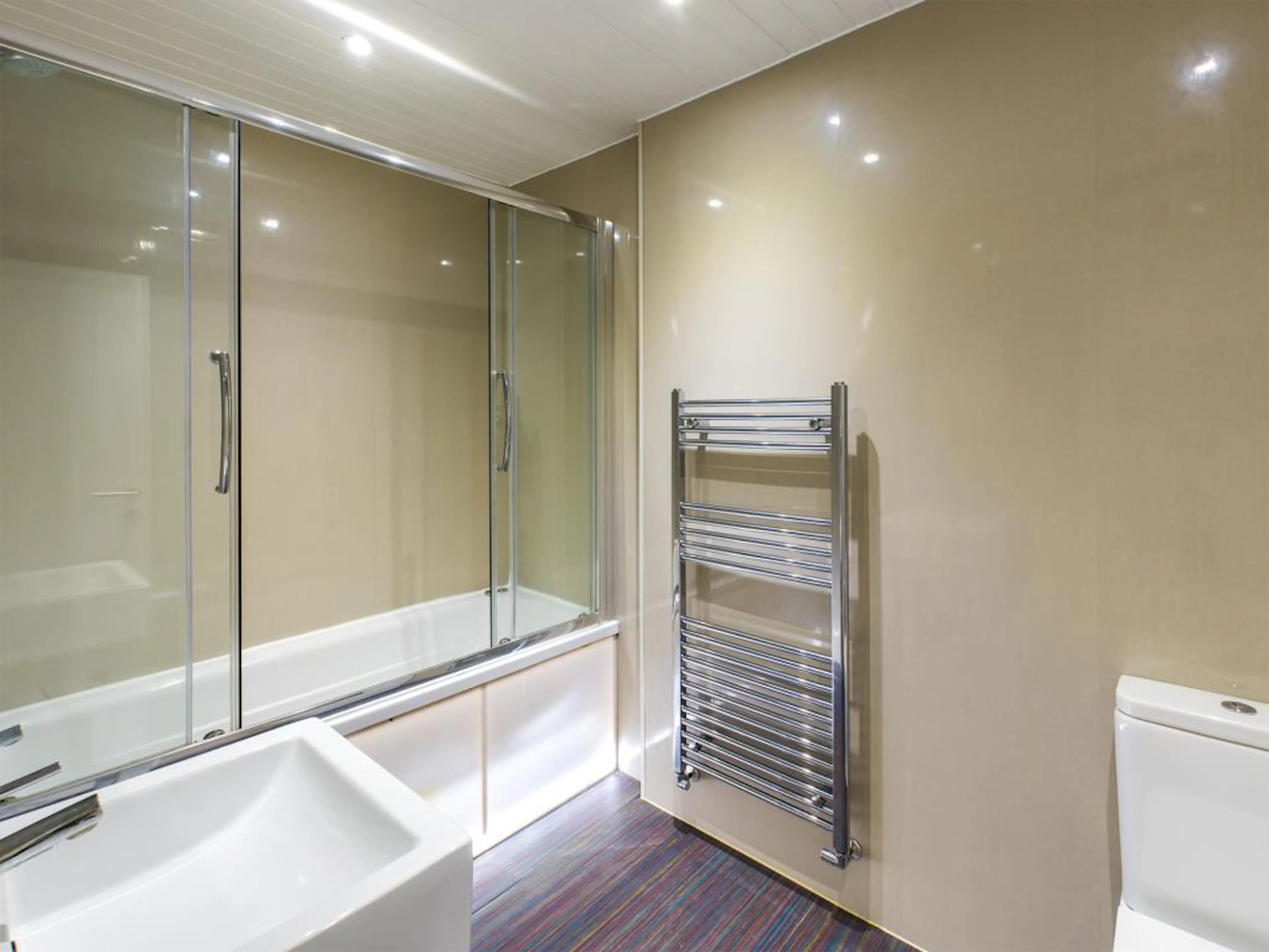 5 Bedroom Apartment BATHROOM 3