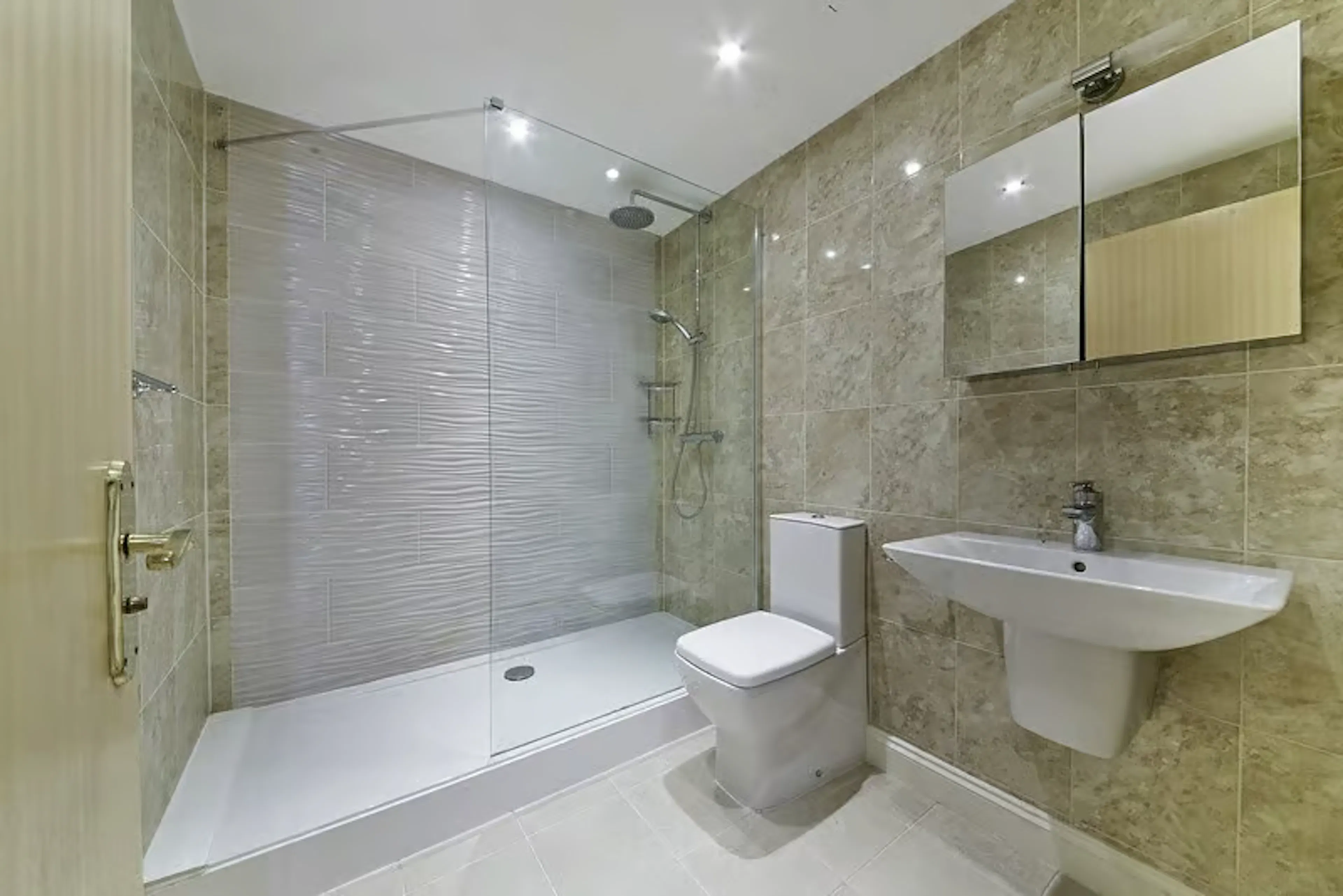 BATHROOM BATHROOM 3