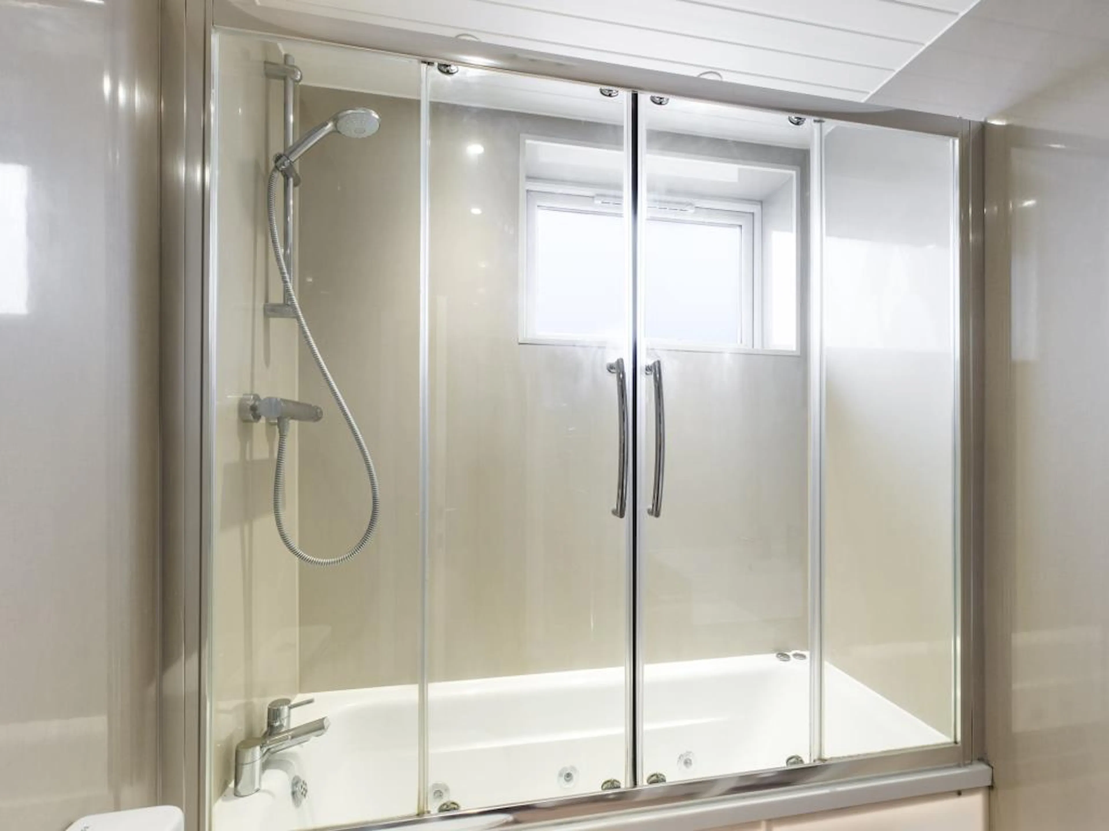4 Bed Apartment BATHROOM 3
