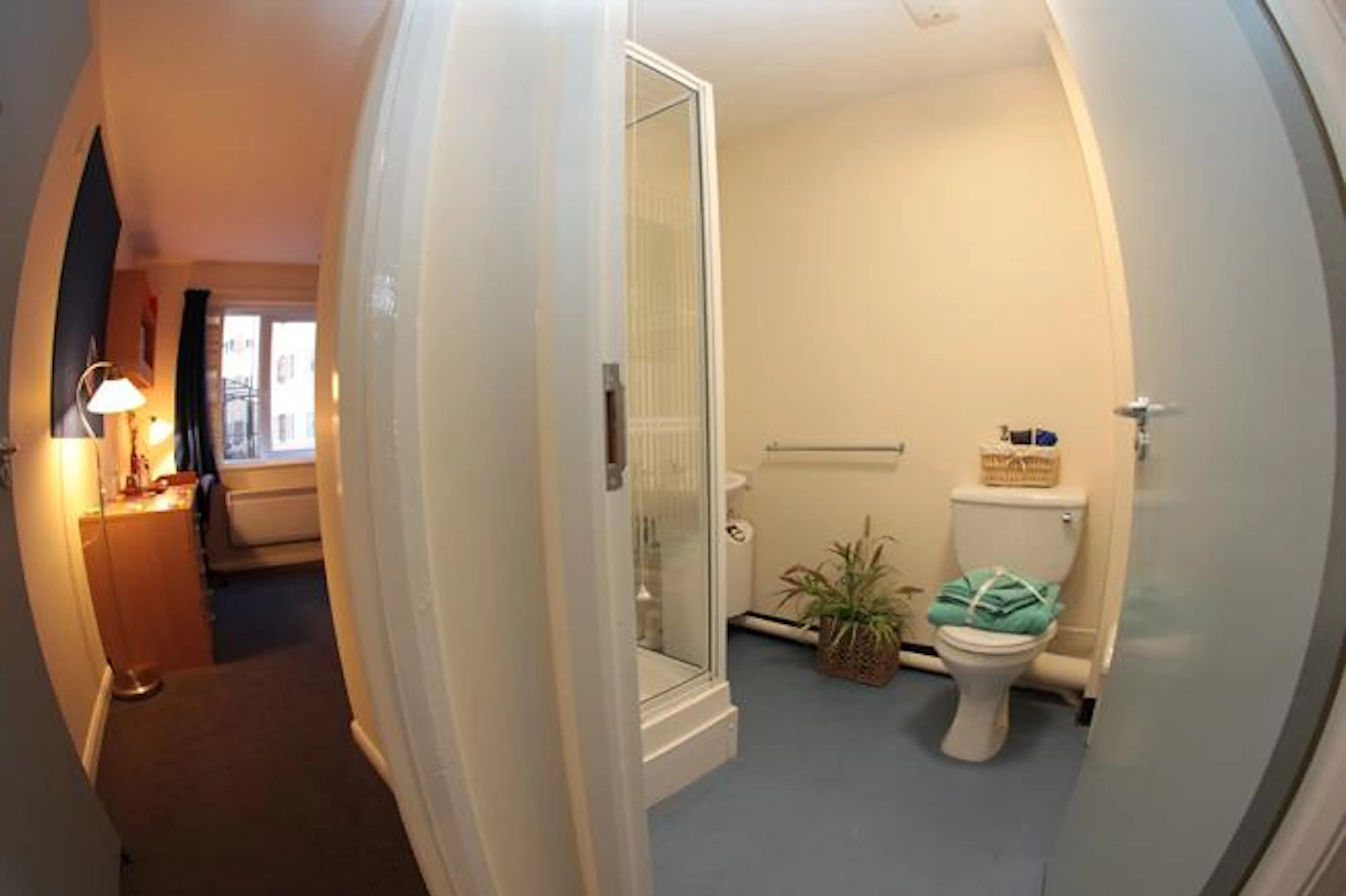 Premium En-suite BATHROOM 2