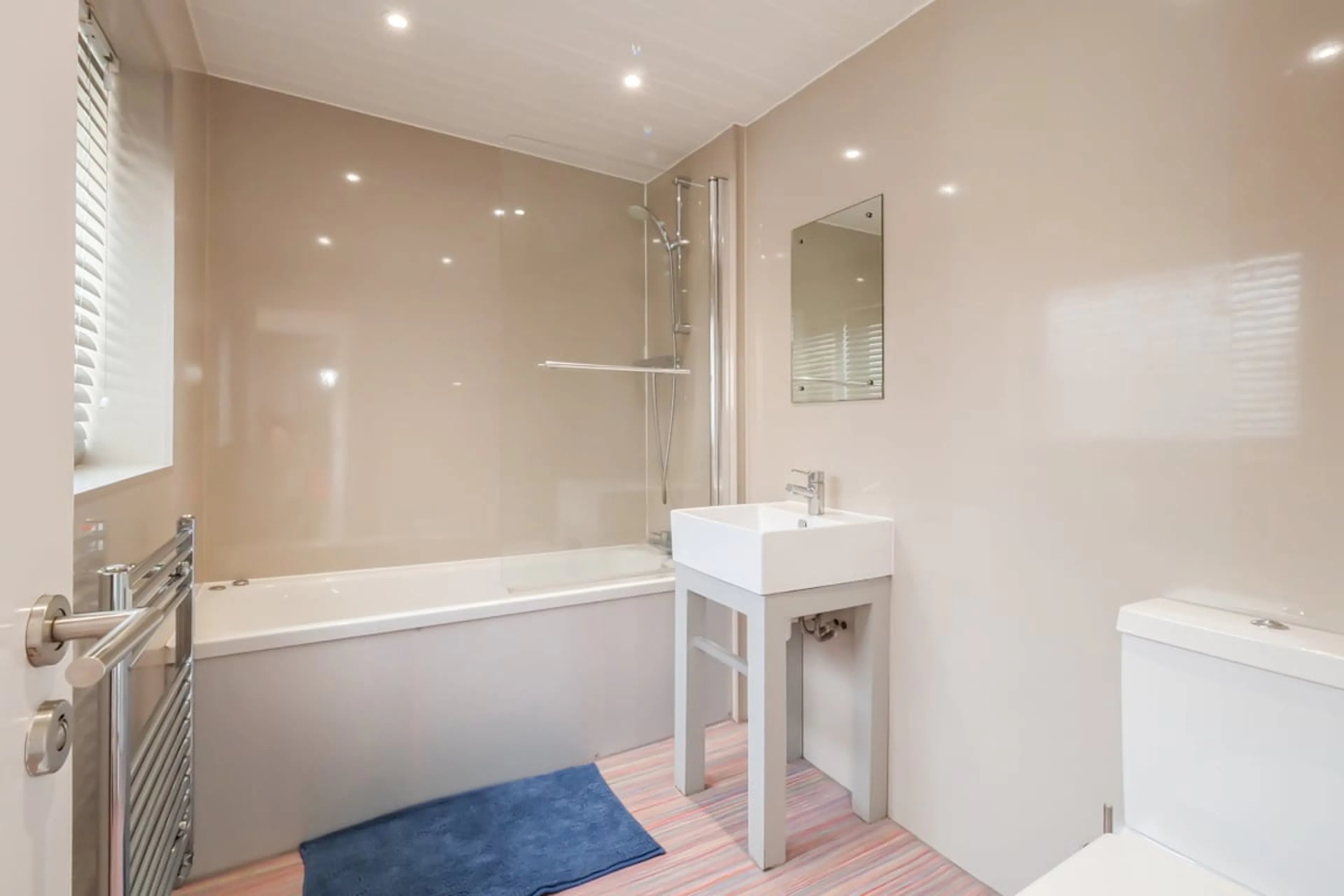 5 Bedroom Apartment BATHROOM 2