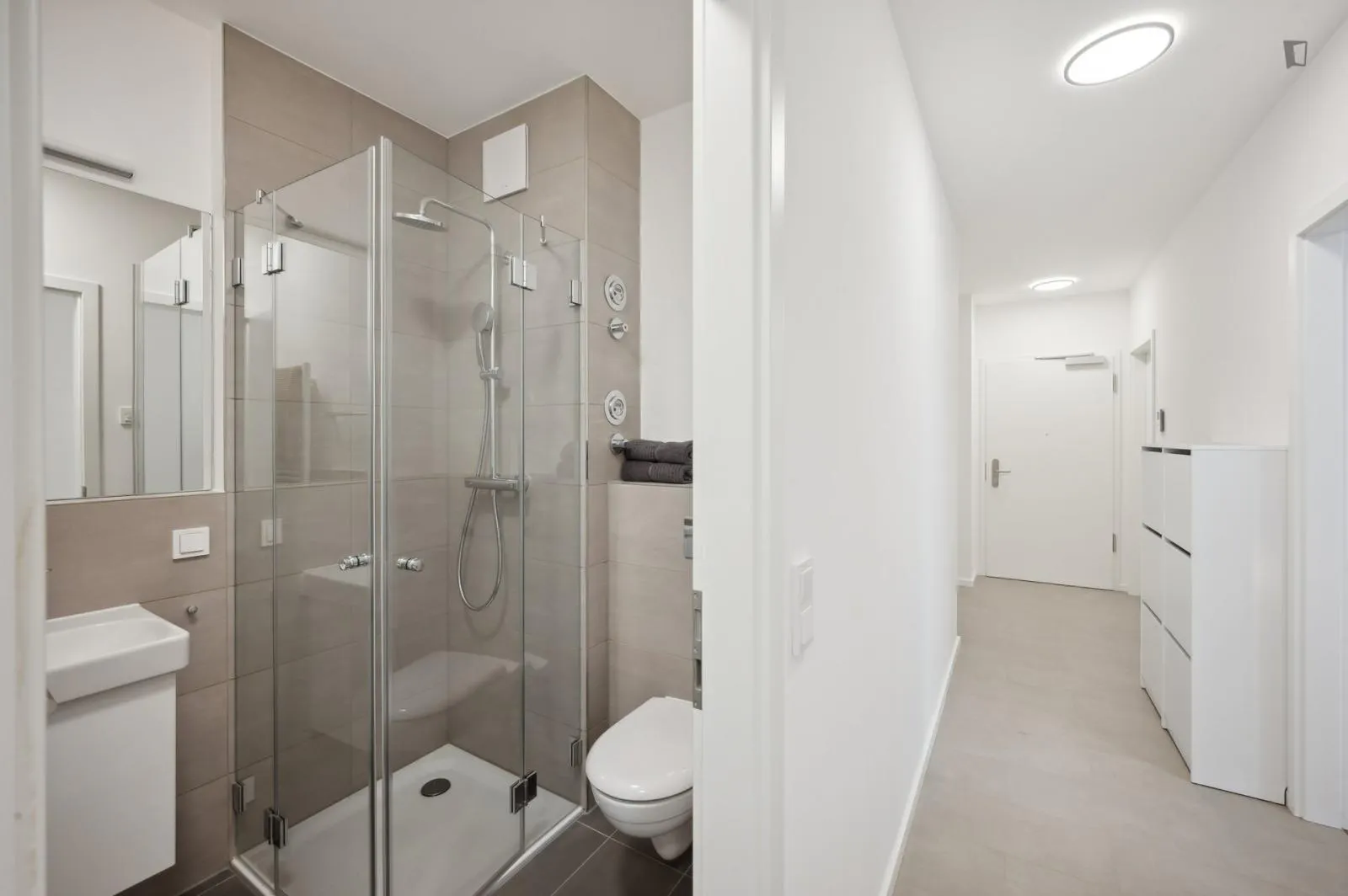 4 Bedroom Apartment BATHROOM 3