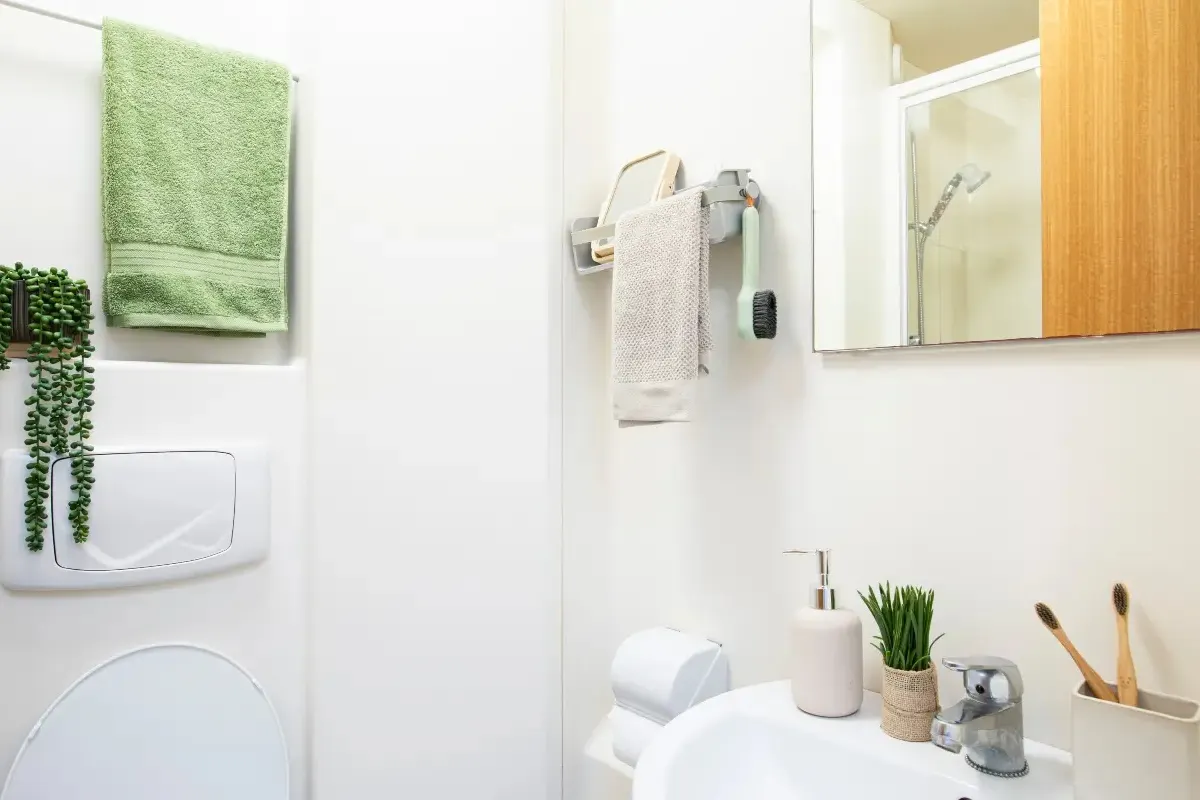 Extra Large Standard Double Ensuite BATHROOM 2