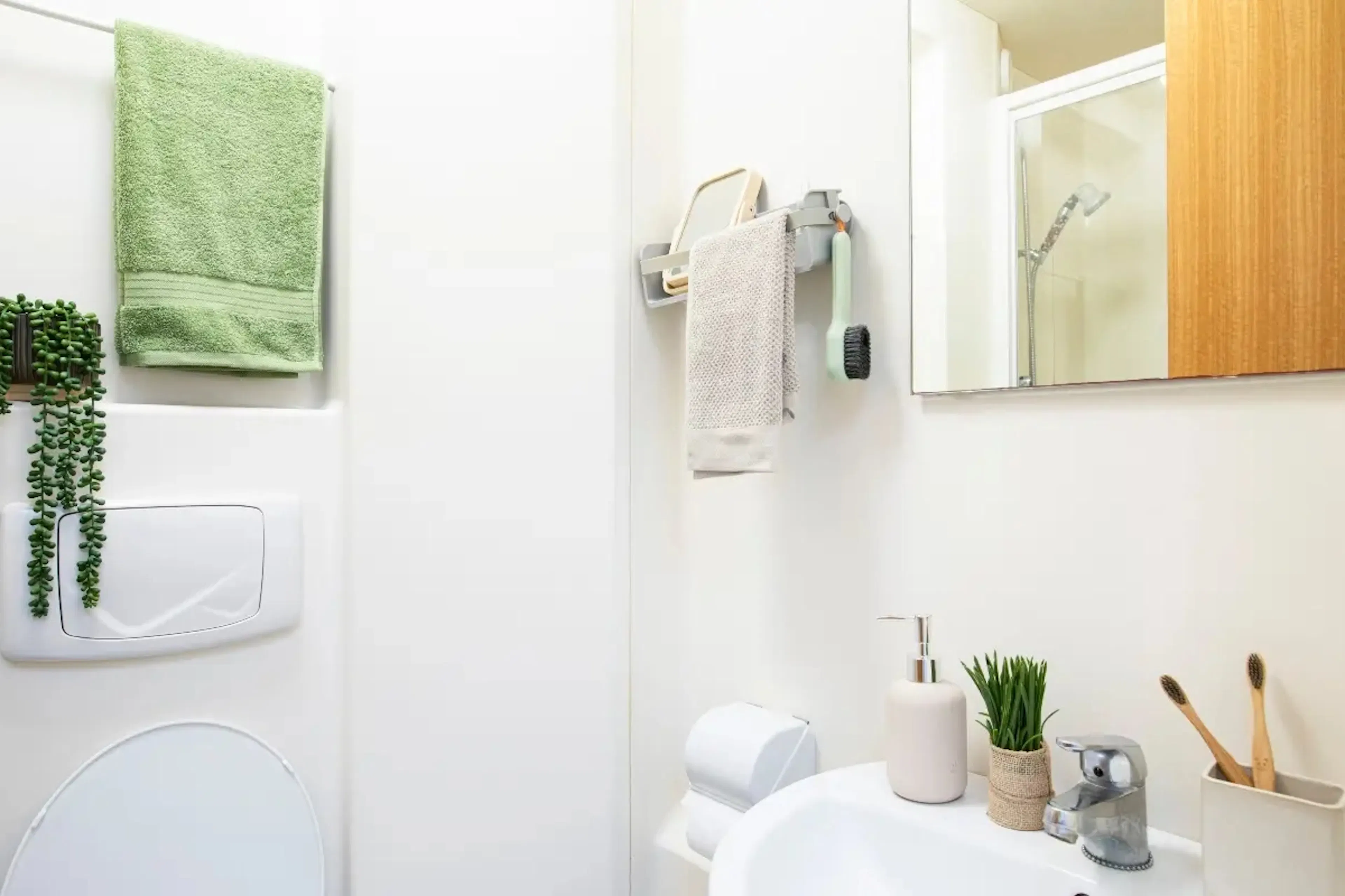 Extra Large Standard Double Ensuite BATHROOM 2