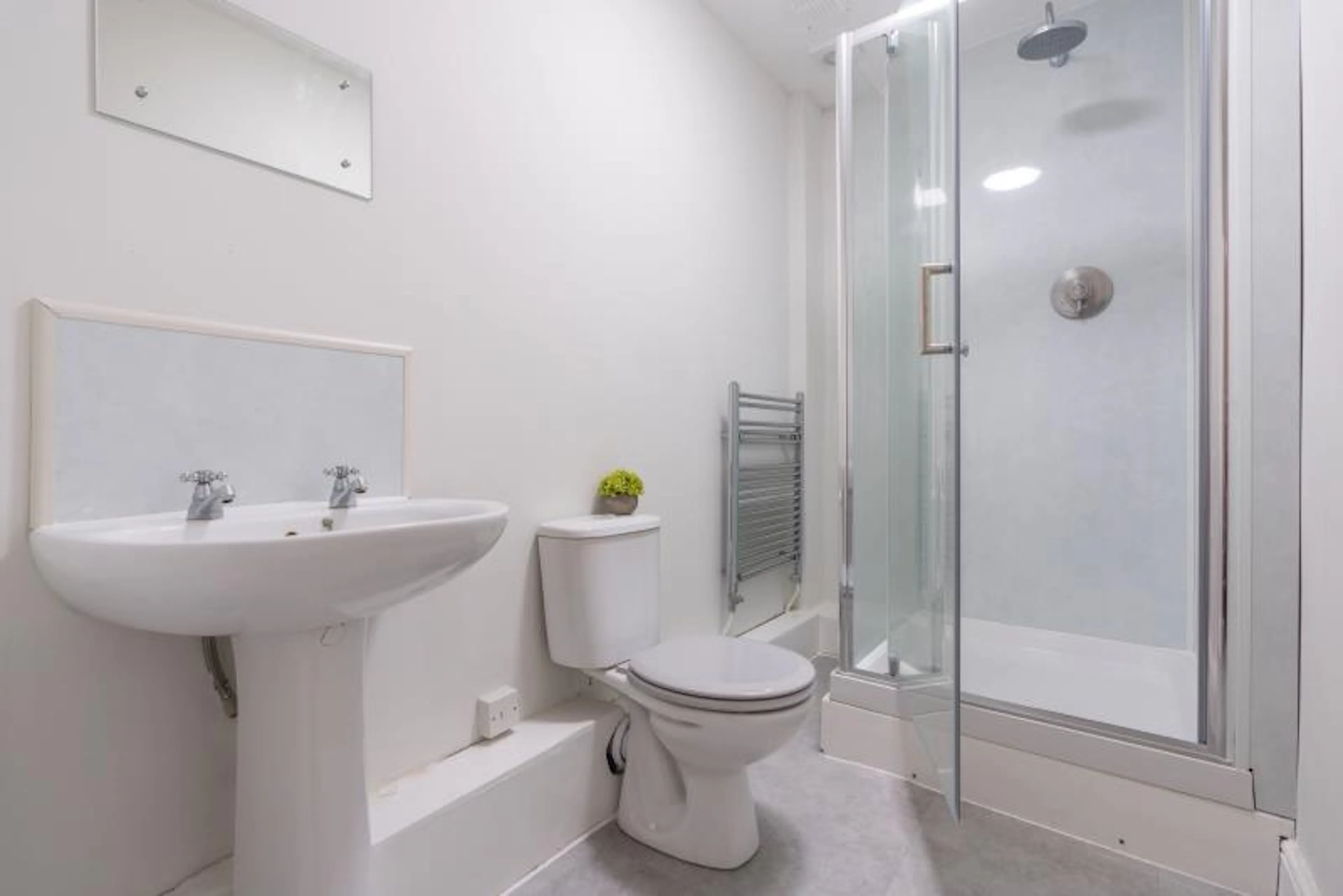 7 Bedroom Apartment BATHROOM 3