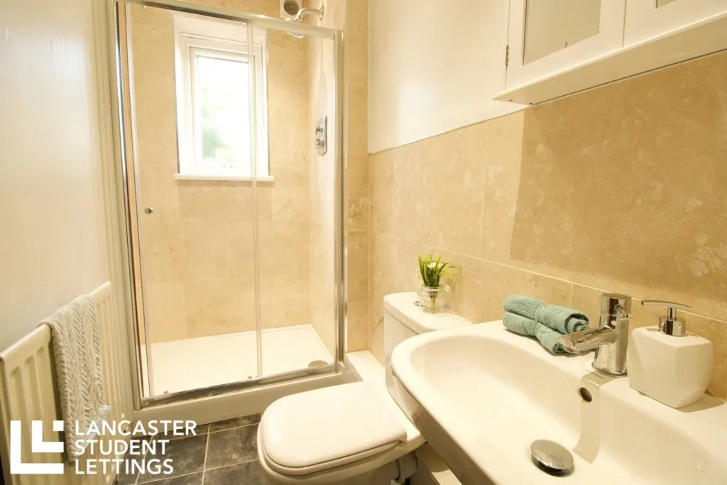 3 Bedroom Apartment BATHROOM 4