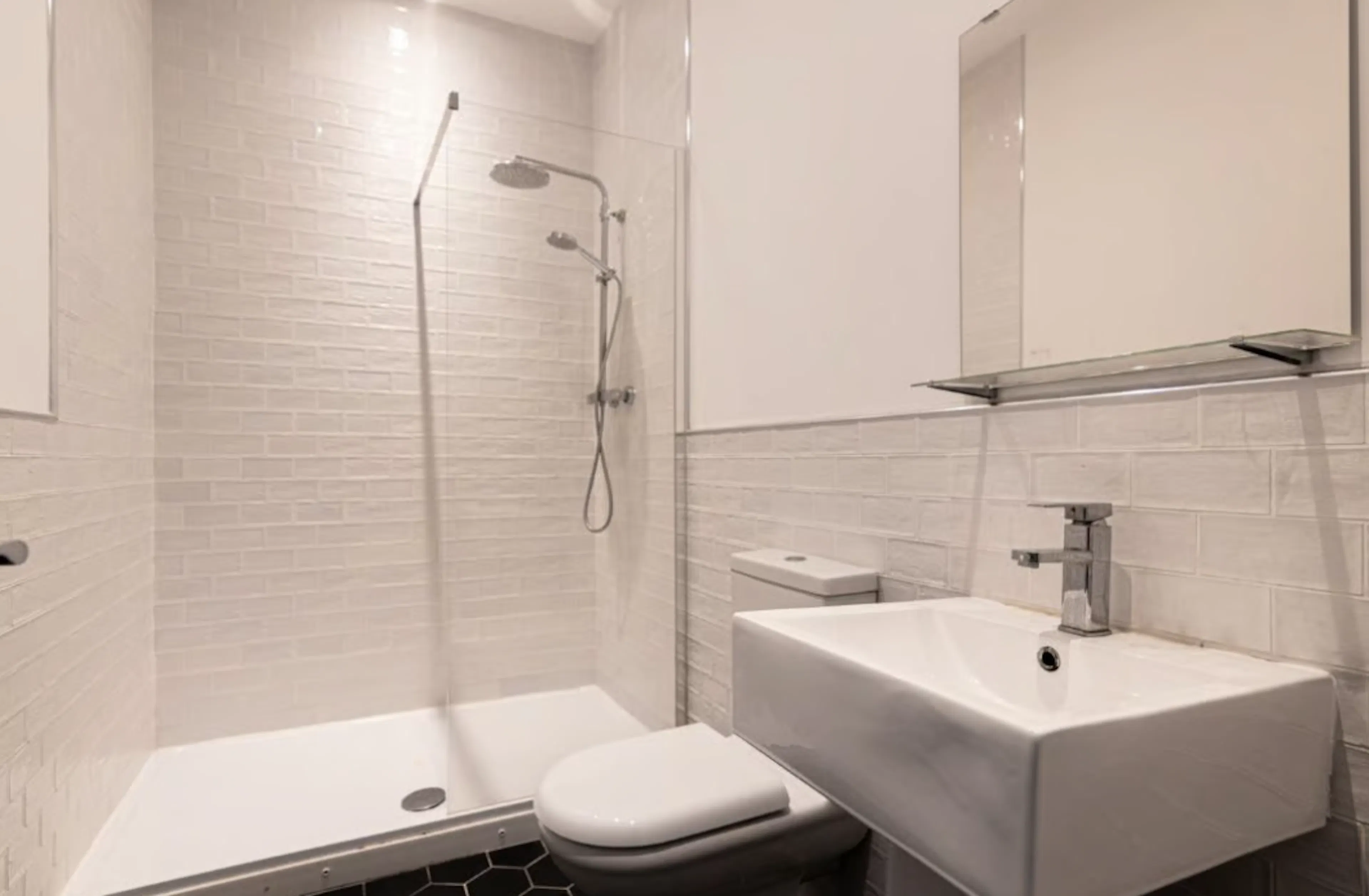 Seven Bedroom Apartment BATHROOM 4