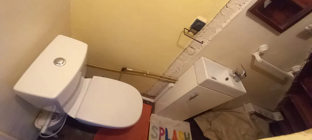 BATHROOM BATHROOM 4