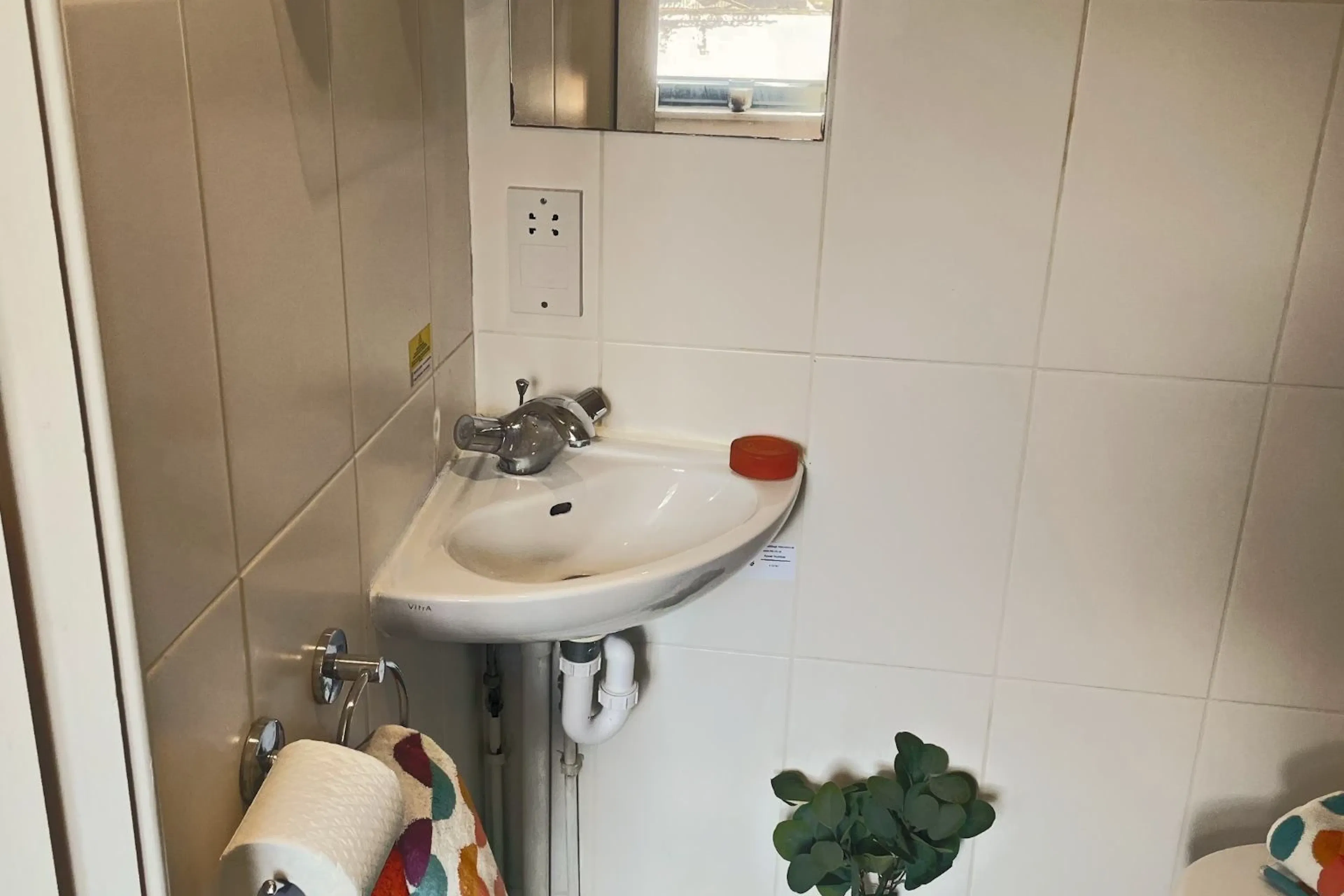Attic Room BATHROOM 1