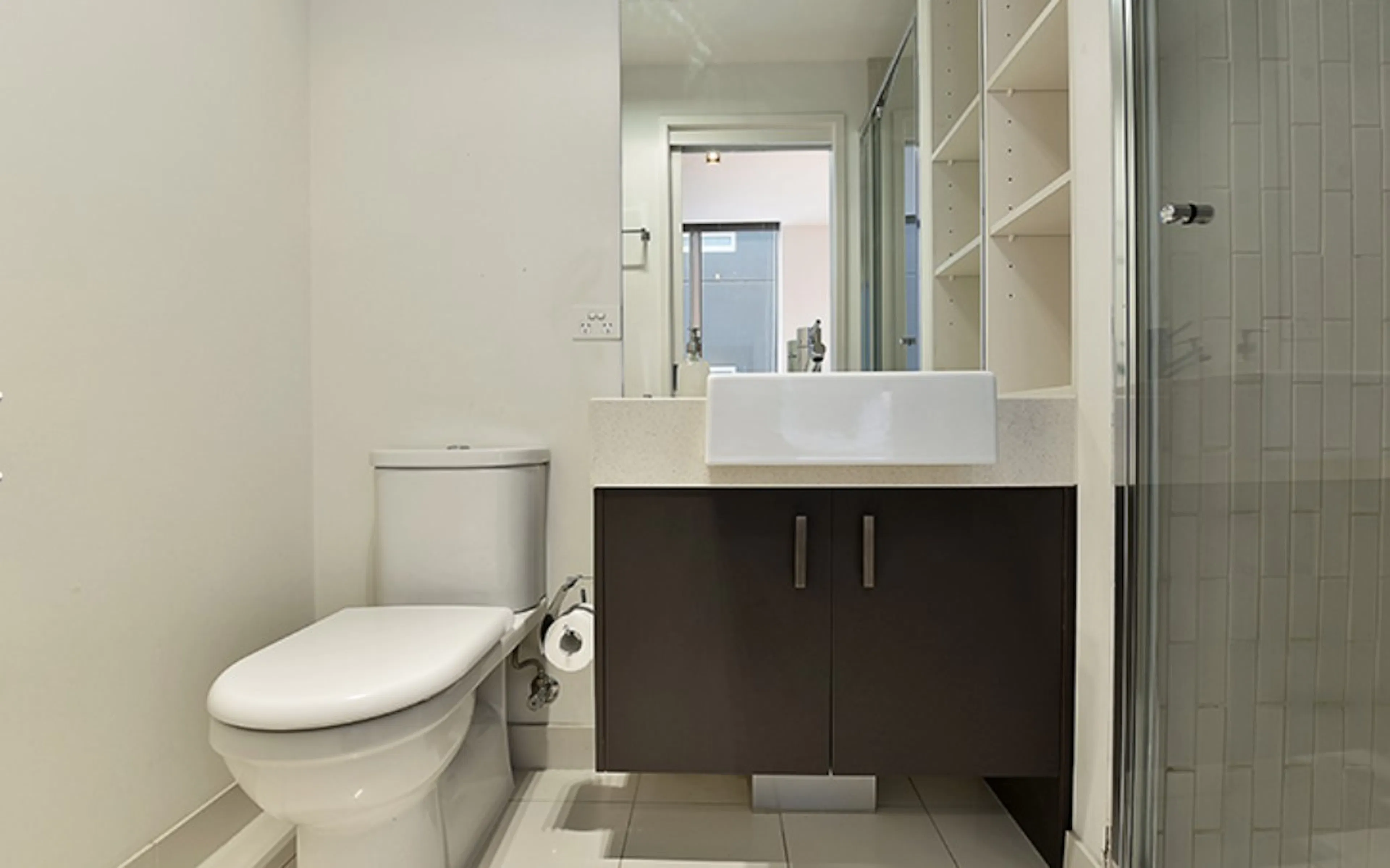 Apartment 907 BATHROOM 4