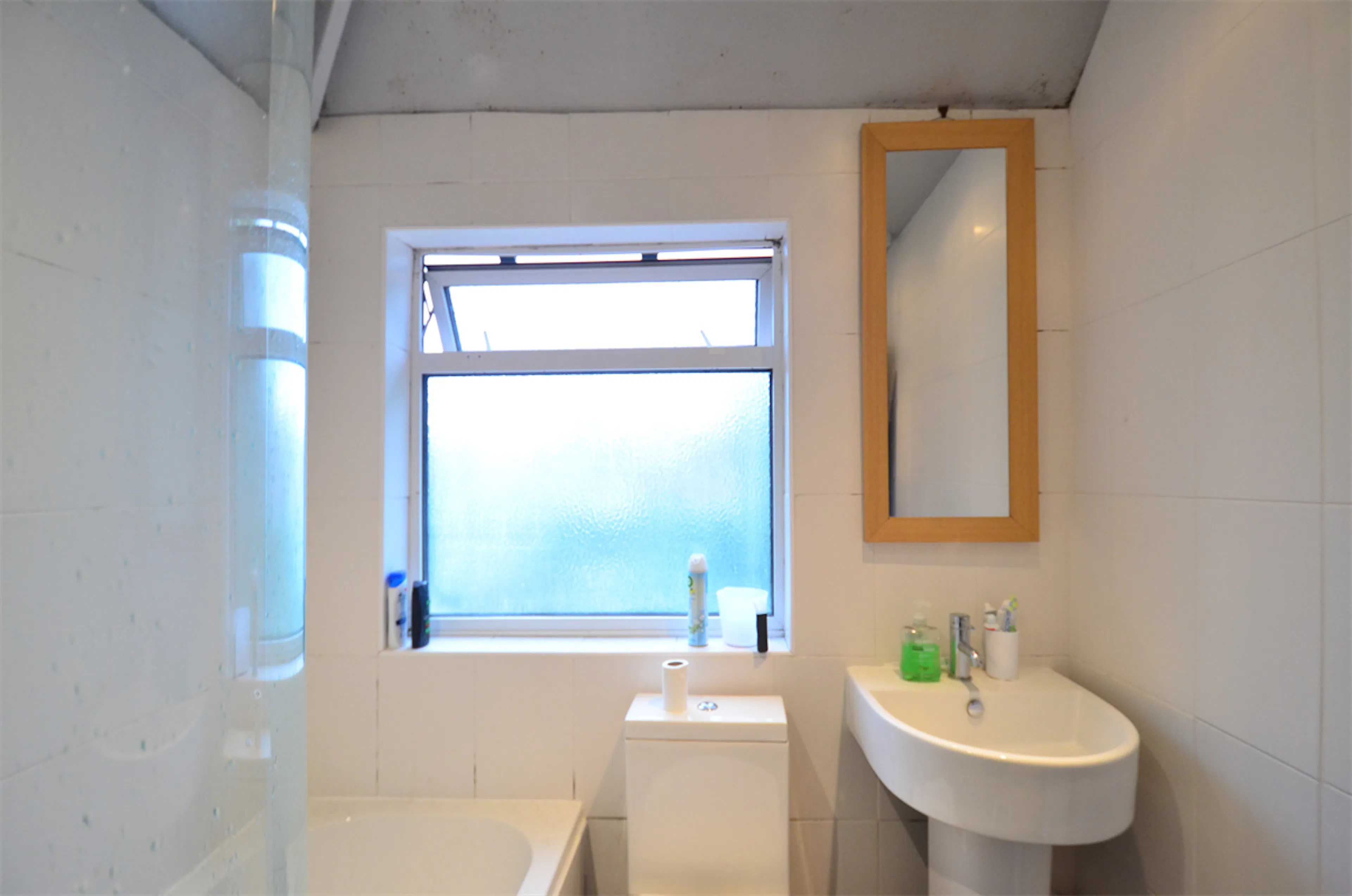 4 Bed Apartment BATHROOM 2
