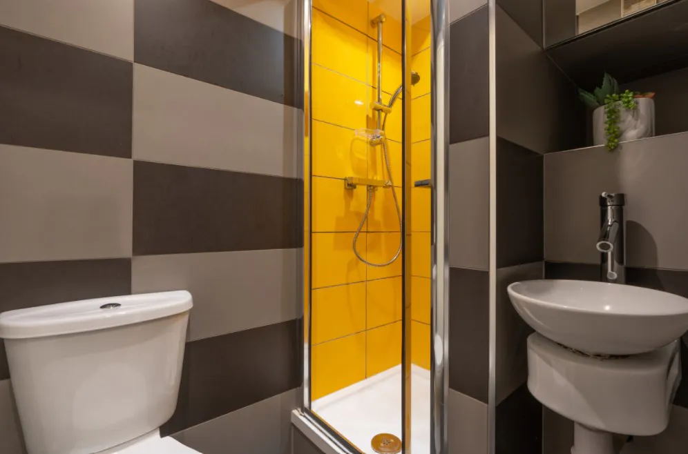 5 Bedroom Apartment BATHROOM 4
