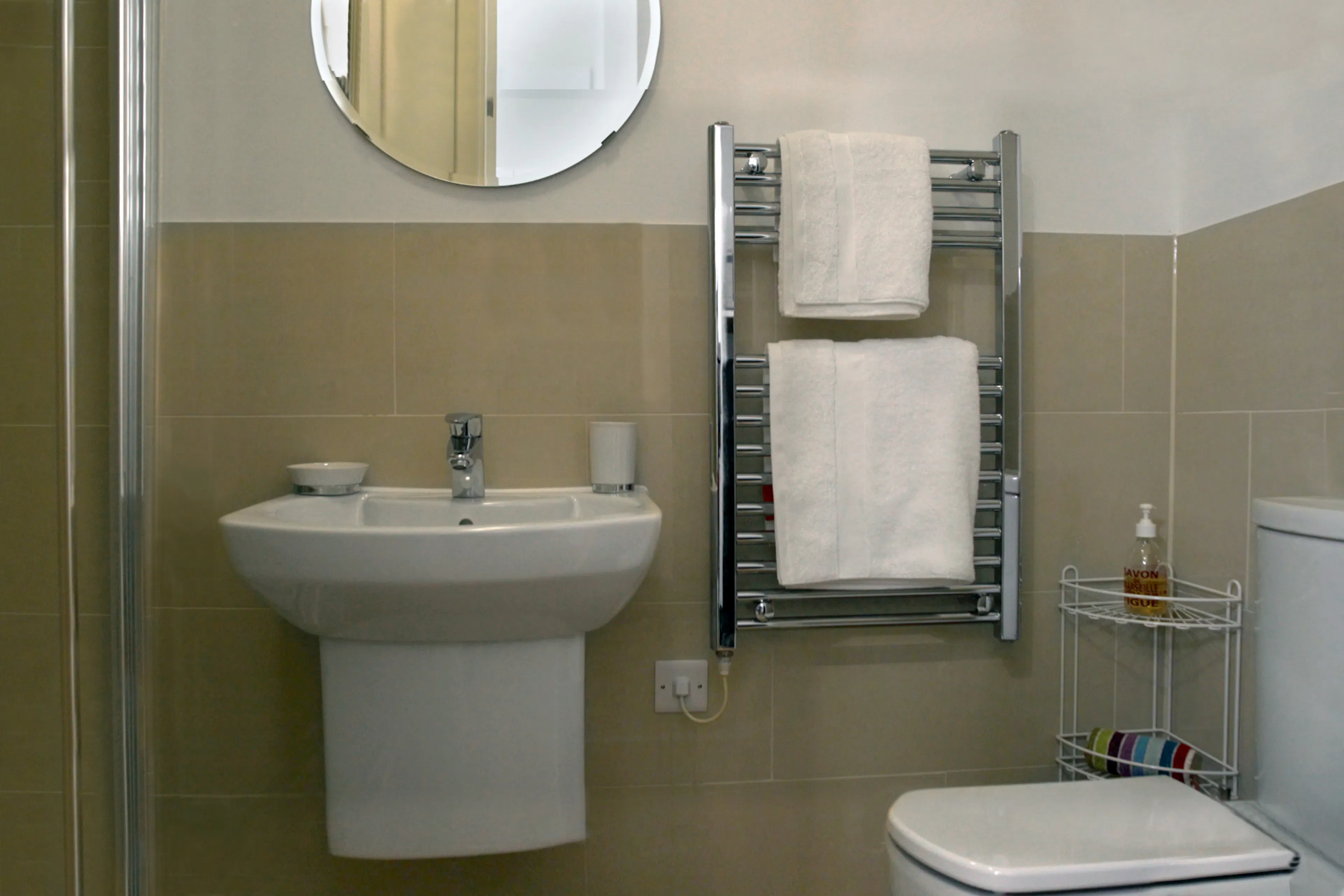 Silver Courtyard Studio 3-6 BATHROOM 2