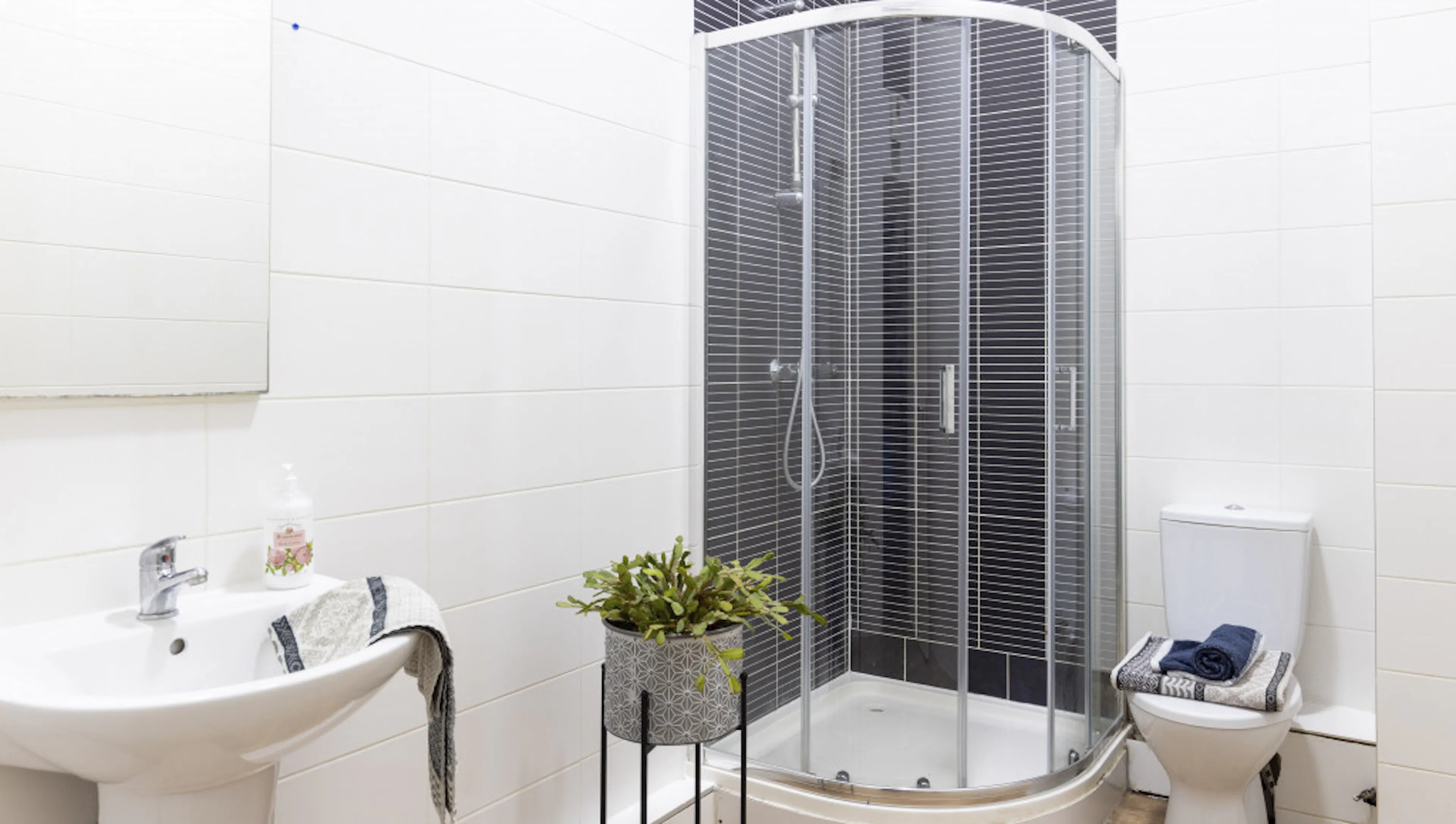 Standard BATHROOM 4