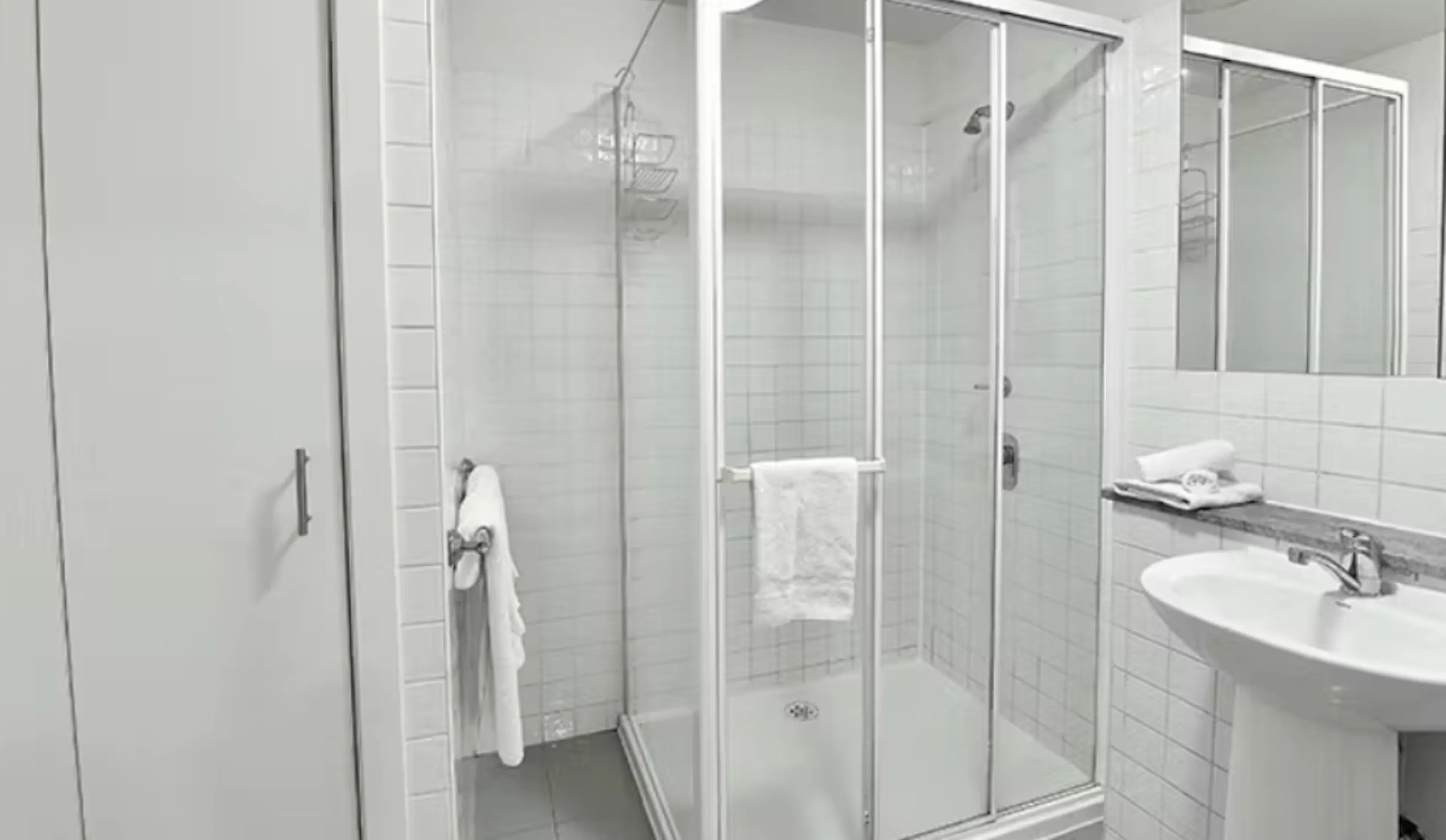 Apartment 1104 BATHROOM 1