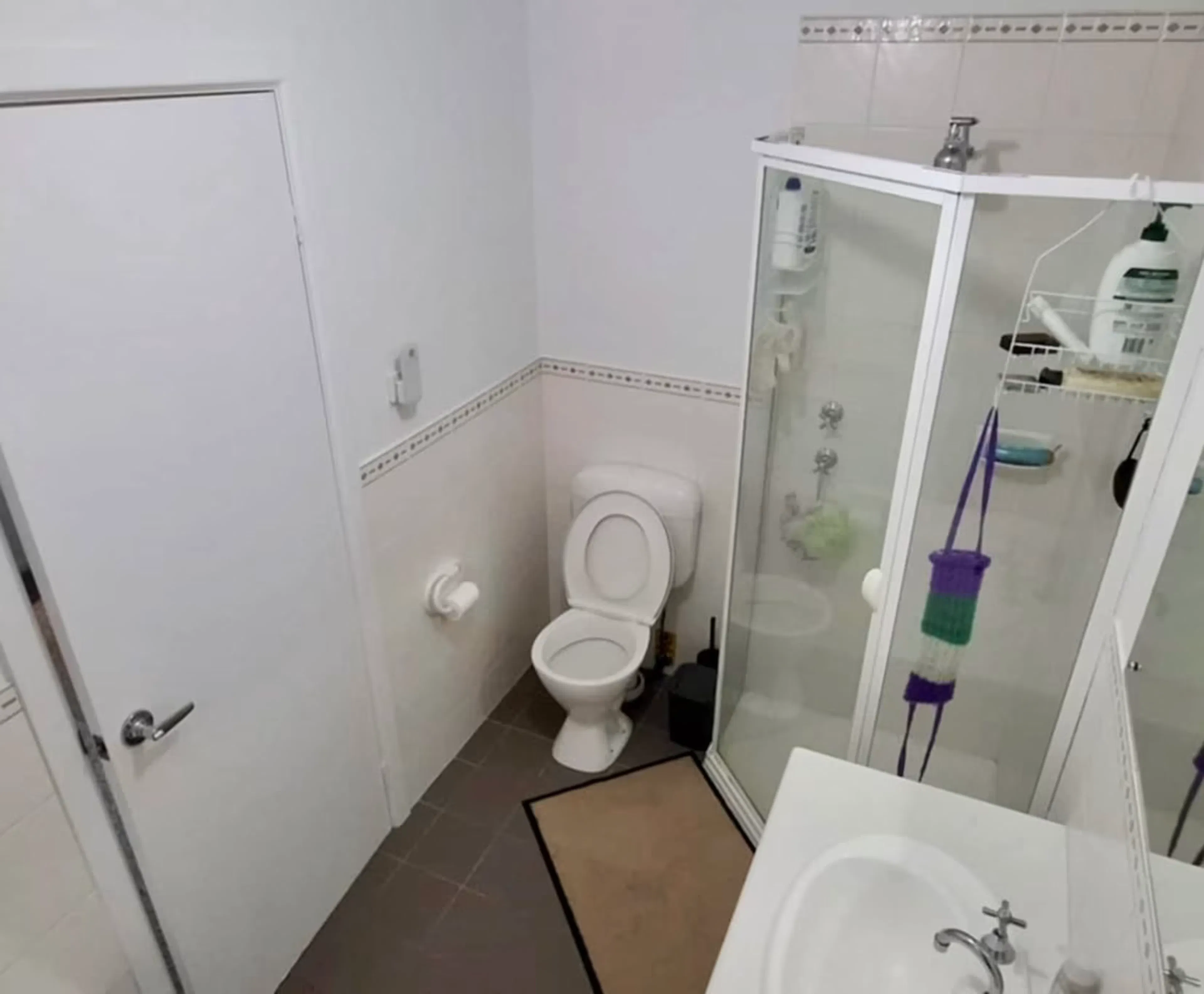 BATHROOM BATHROOM 3