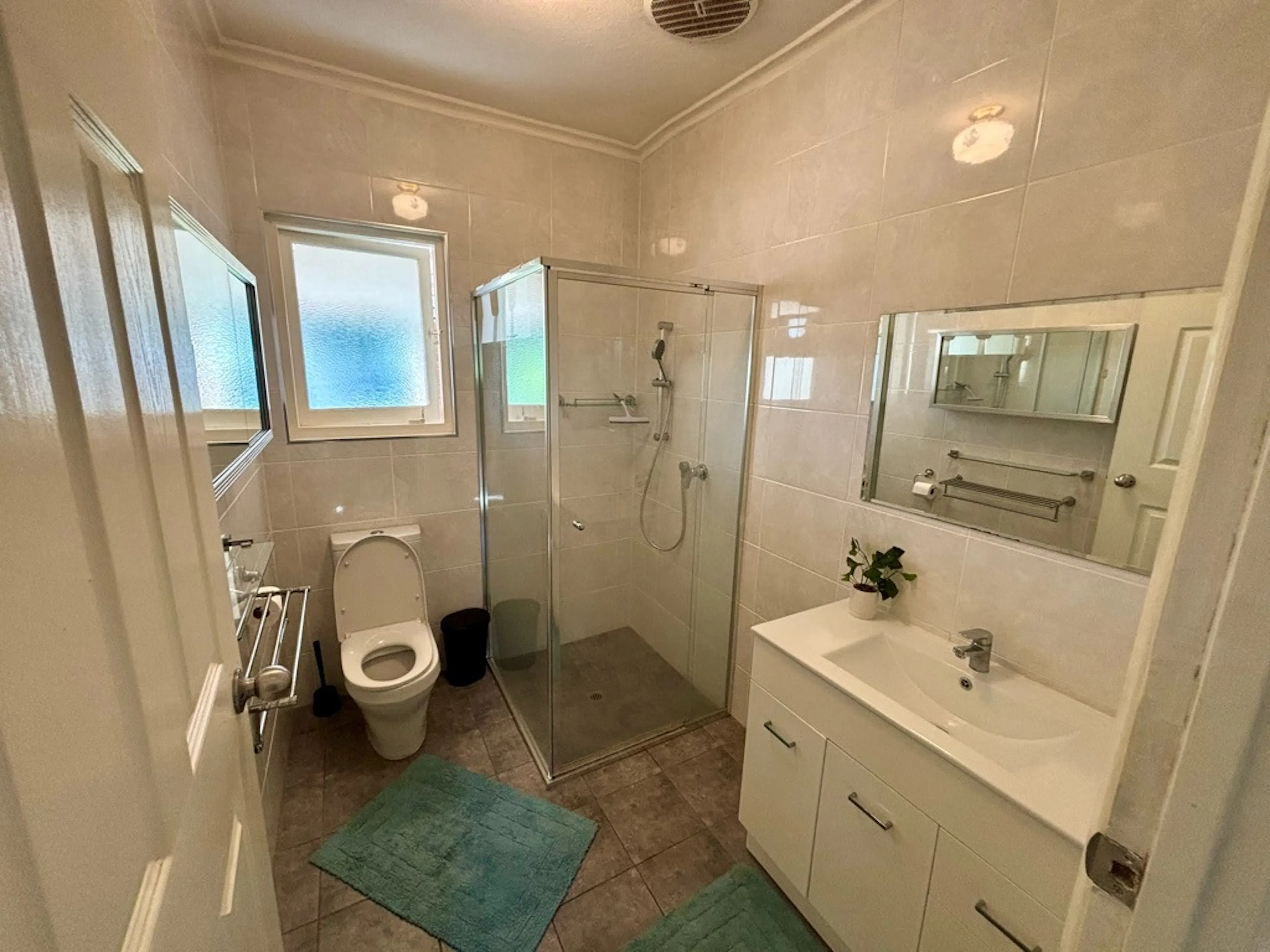 Room 4 BATHROOM 2