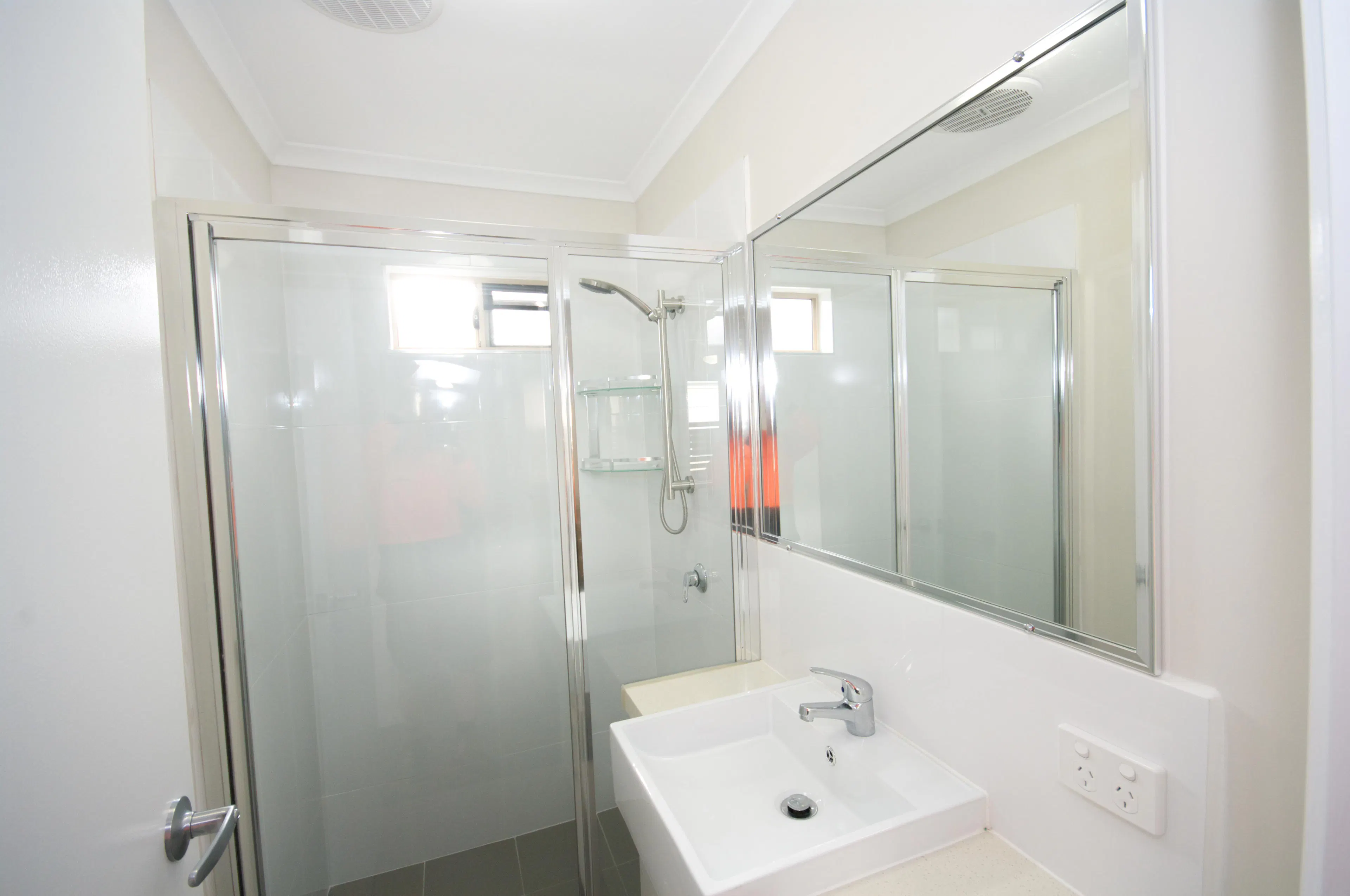 Deluxe Room BATHROOM 2