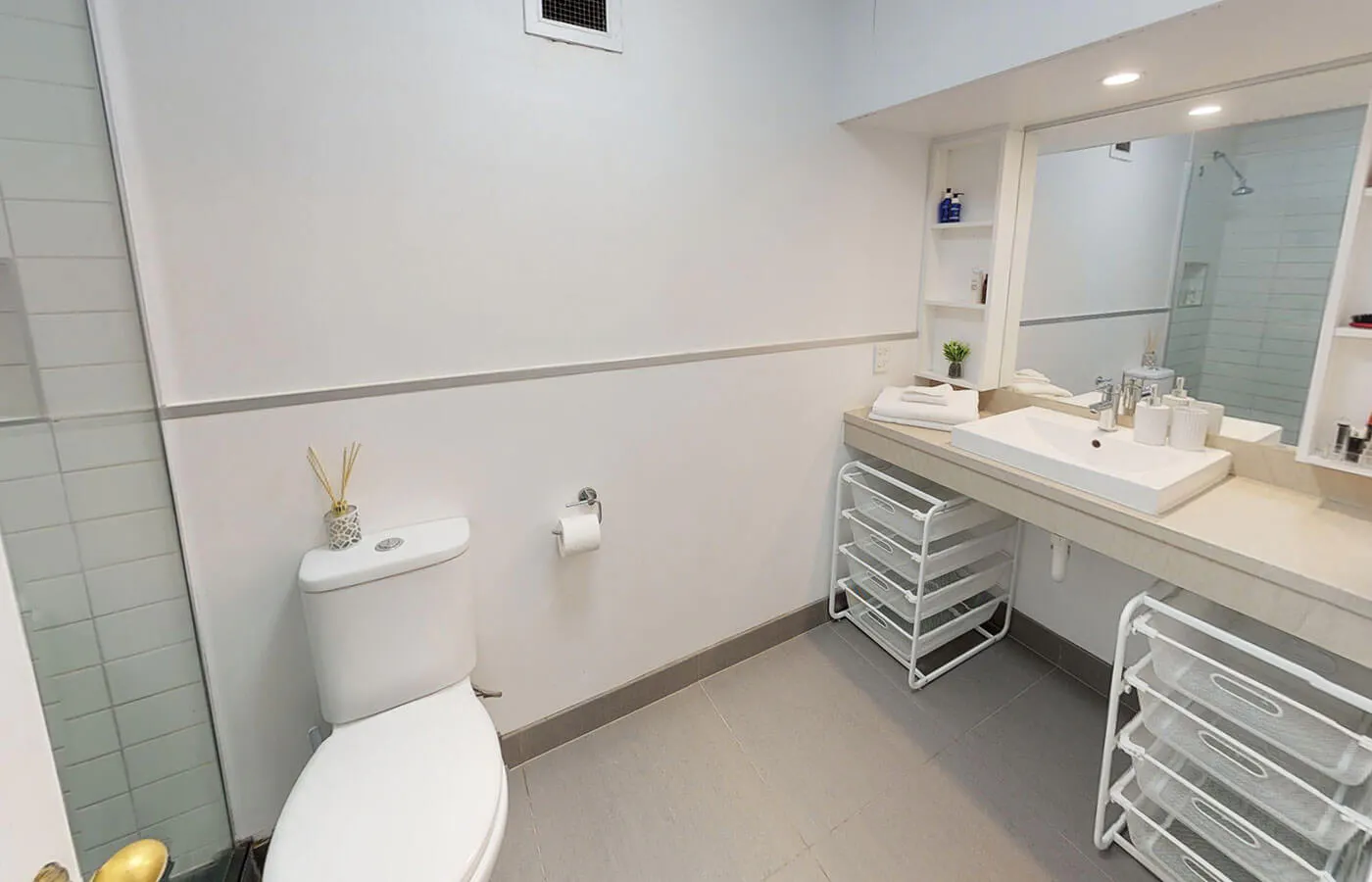 5 Bedroom Apartment BATHROOM 2