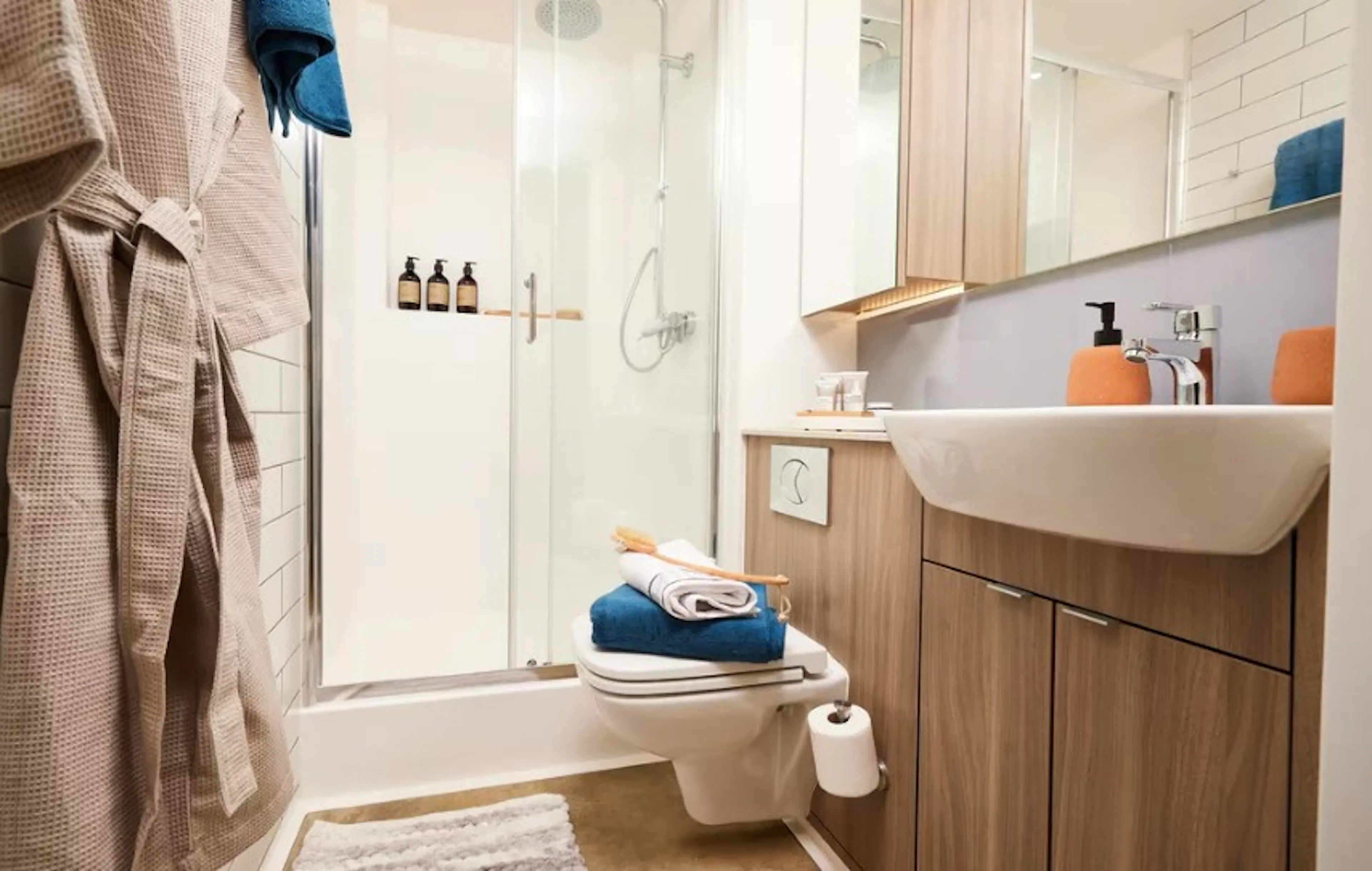 Platinum Studio BATHROOM 2