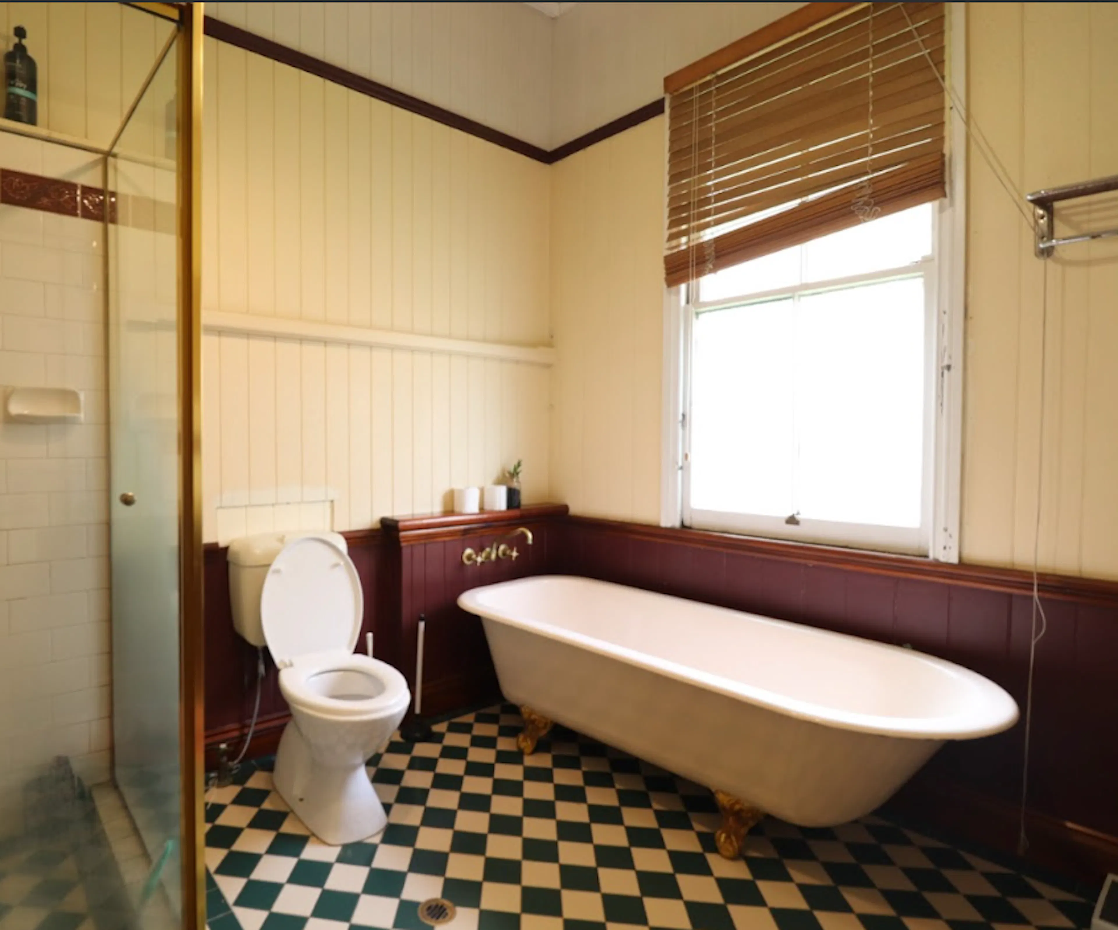 Standard Room BATHROOM 3