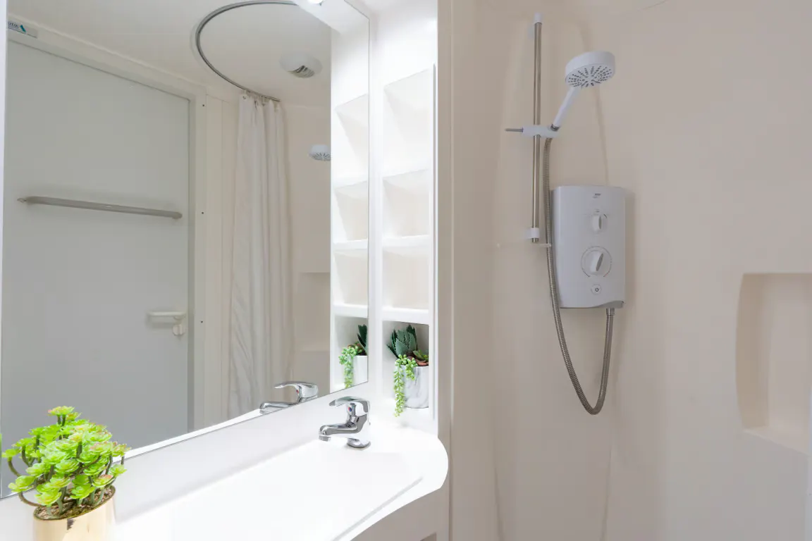 4 Bedroom Shared Apartments BATHROOM 2