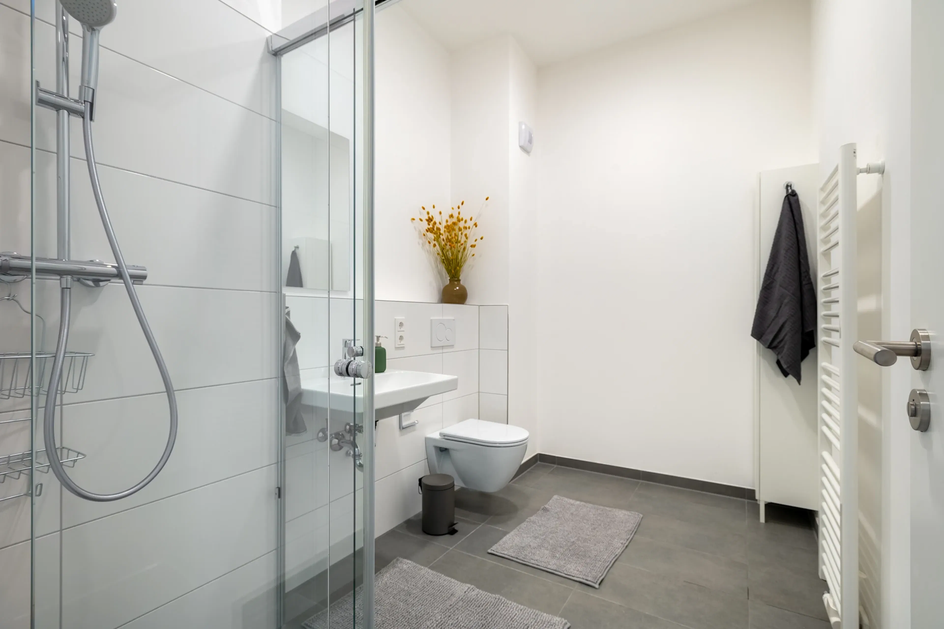 Room 1 Standard+ BATHROOM 4