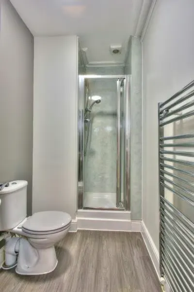 8 bedroom apartment BATHROOM 2
