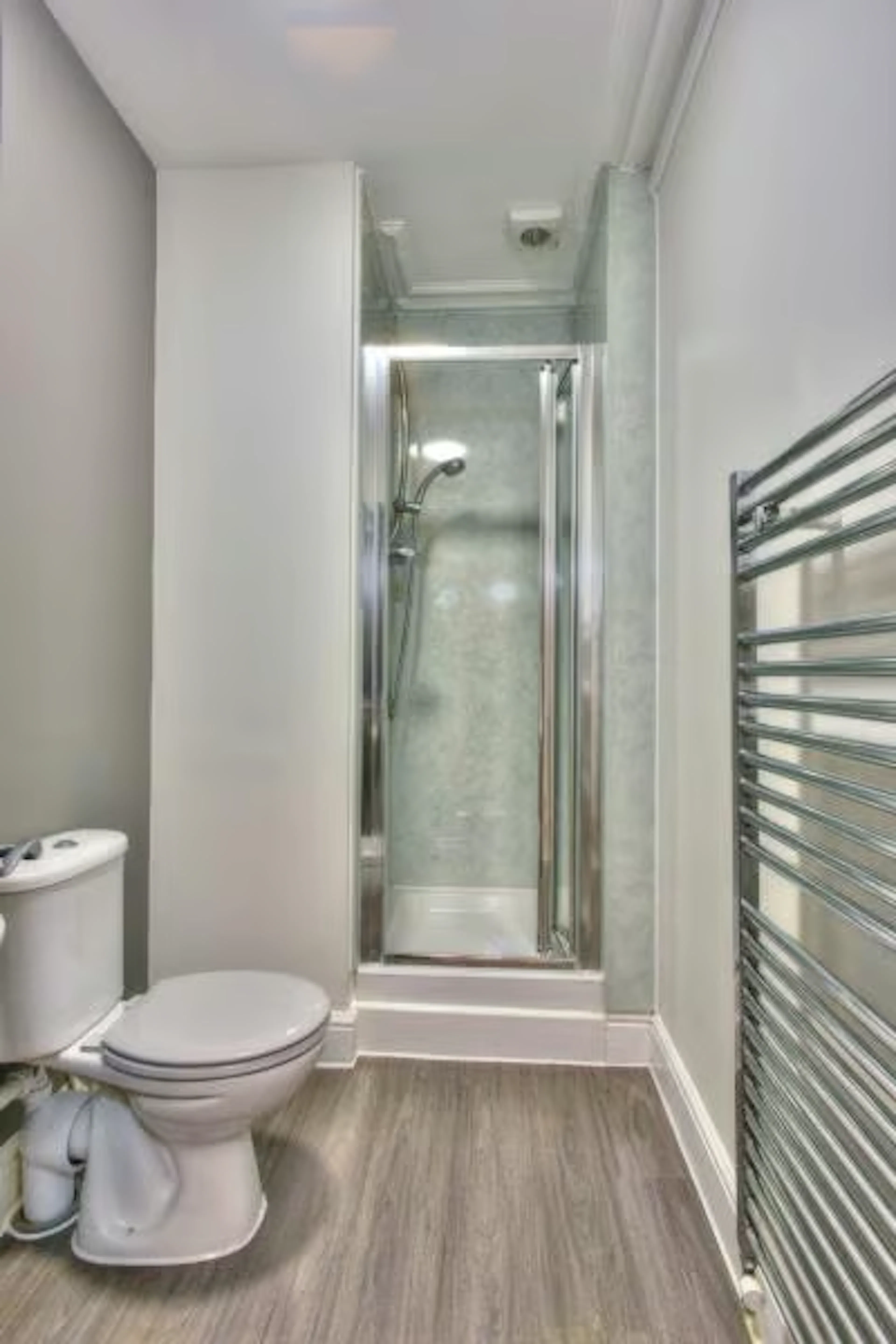 8 bedroom apartment BATHROOM 2