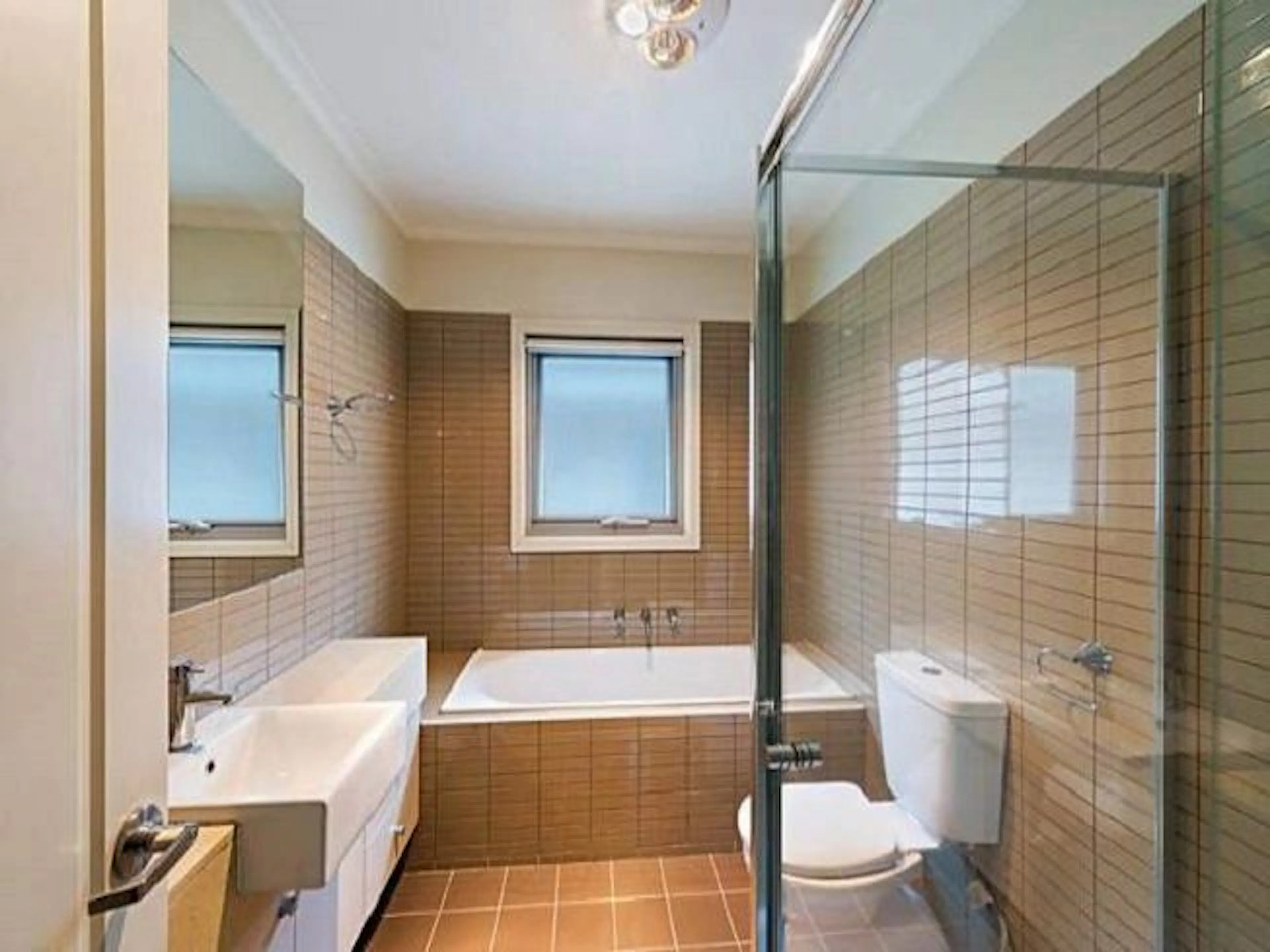 Room 7 BATHROOM 2