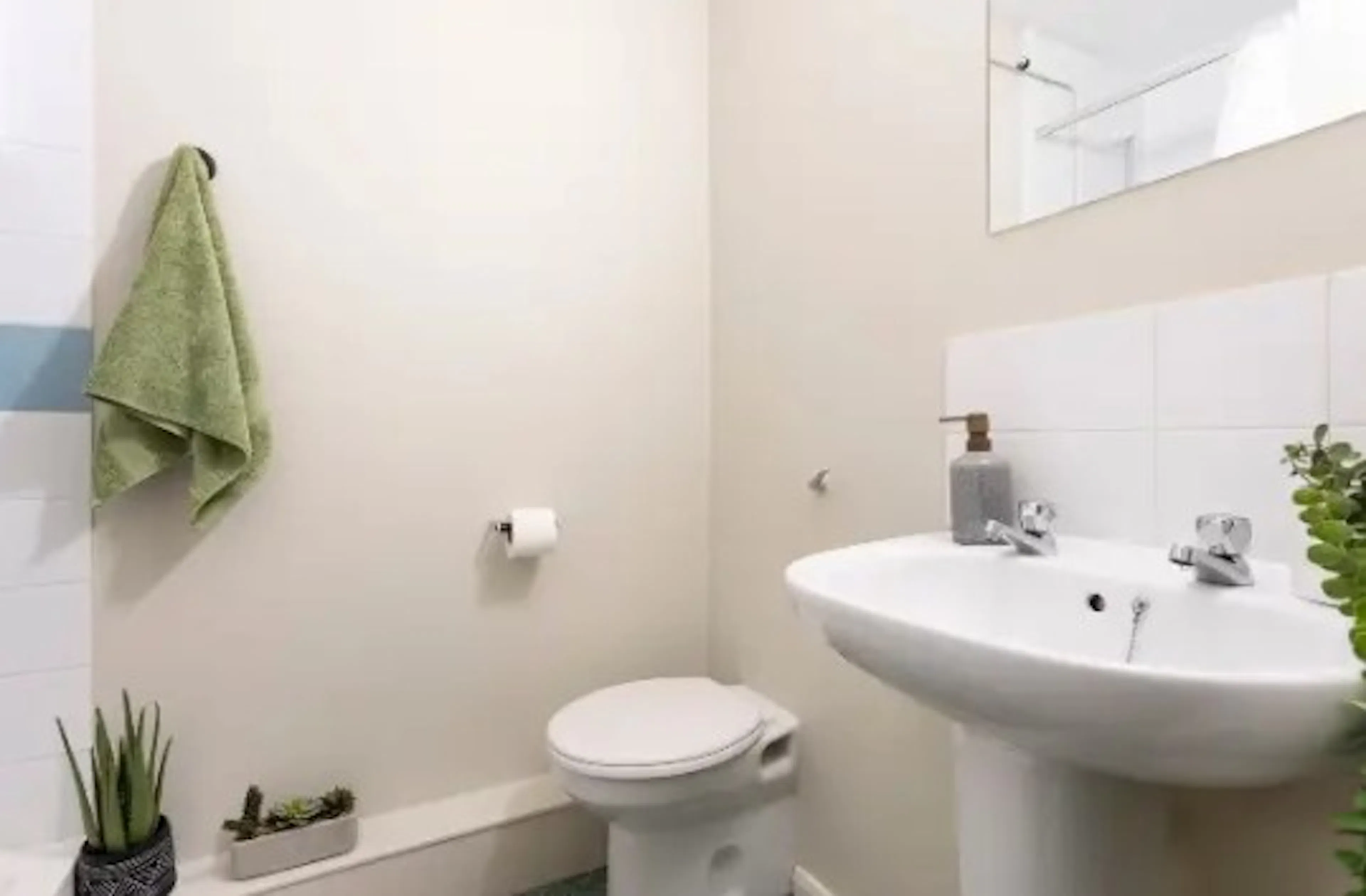 Classic Ensuite BATHROOM 4