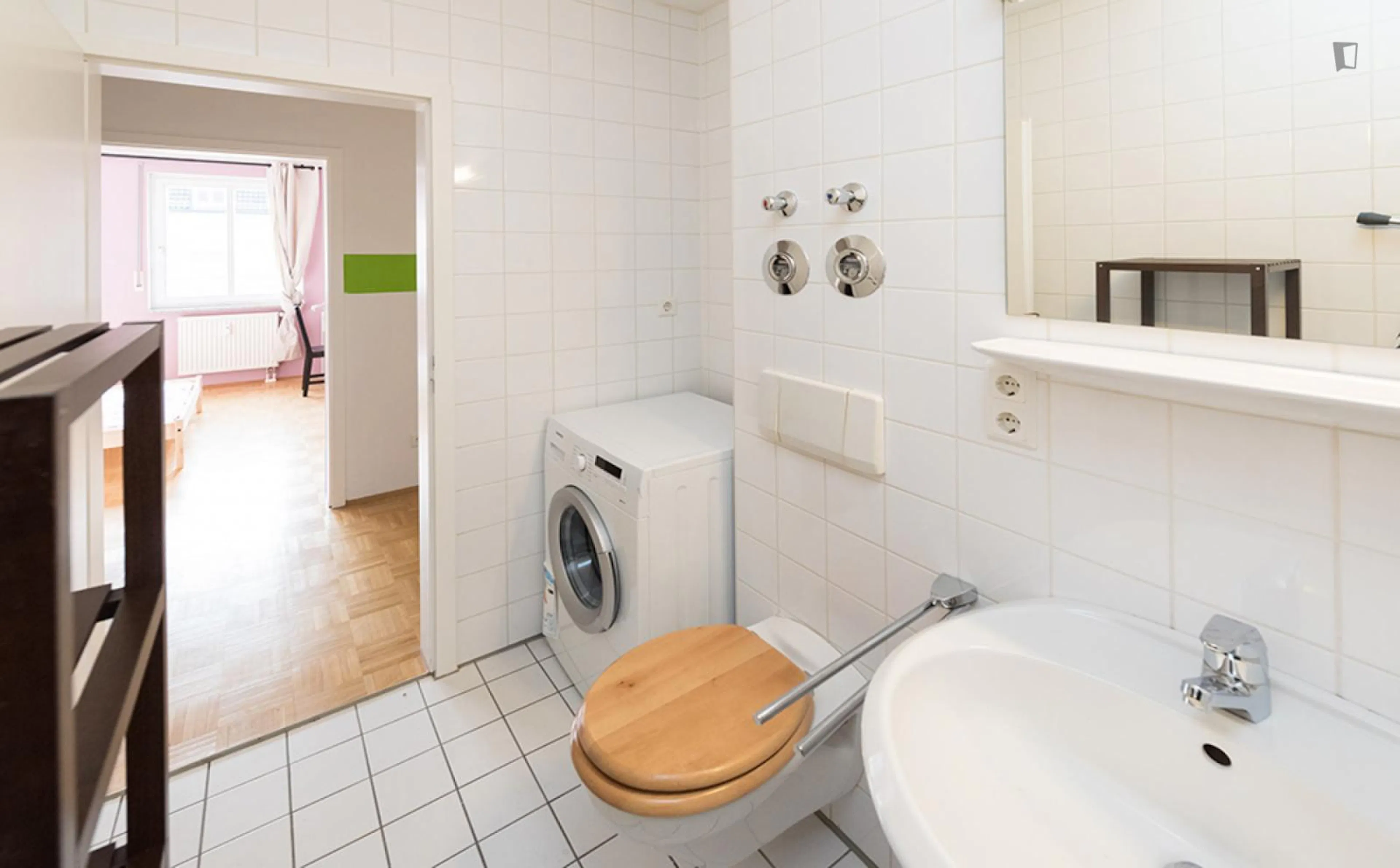 Snug single bedroom BATHROOM 2