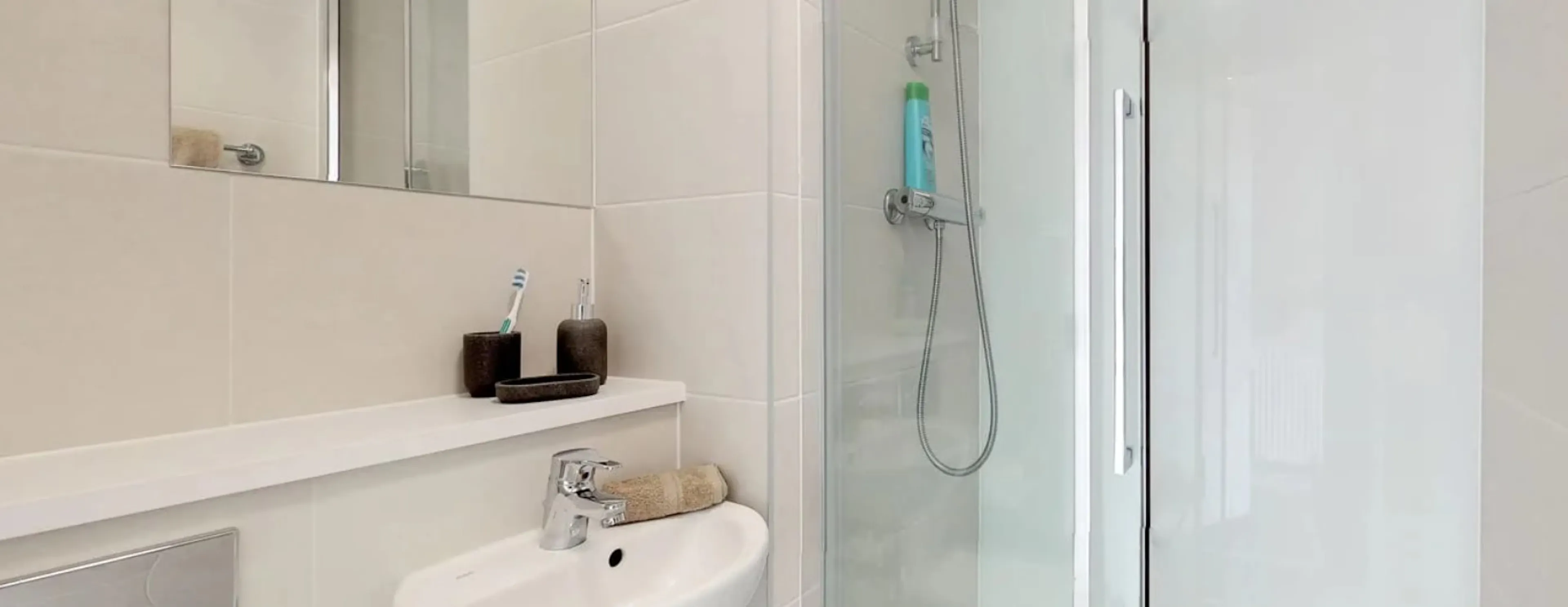 Classic Ensuite BATHROOM 4