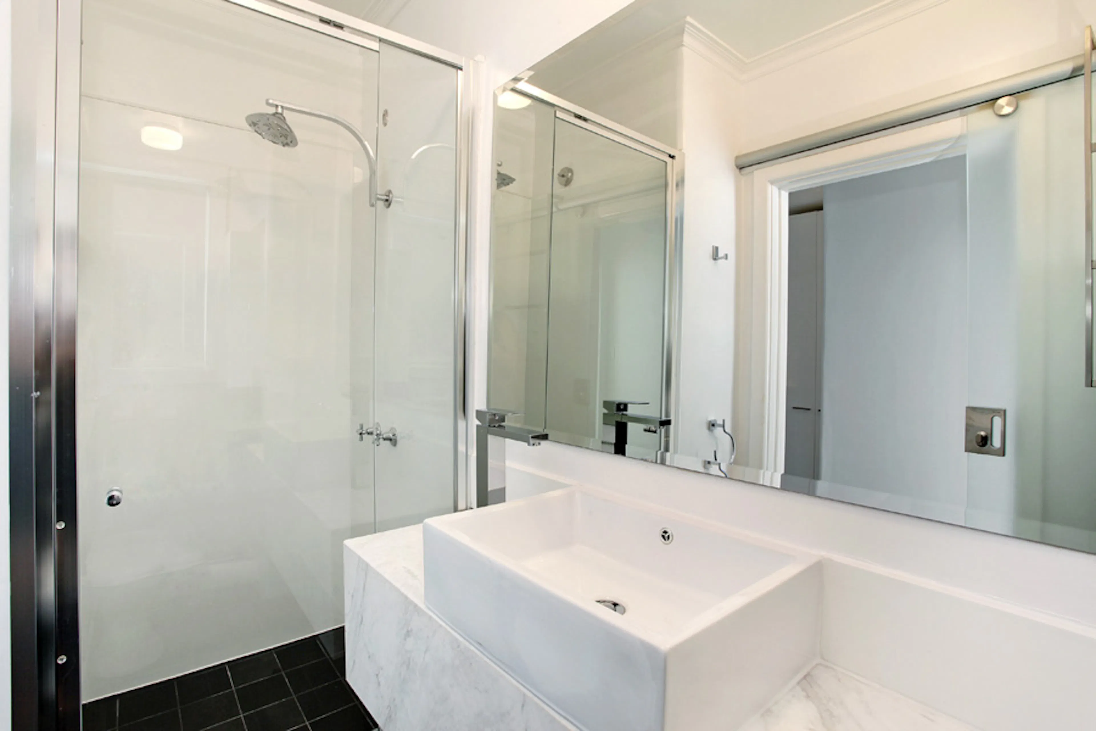 𝐒𝐭𝐮𝐝𝐢𝐨 𝐁𝐞𝐝𝐫𝐨𝐨𝐦 Apartment(02) BATHROOM 2