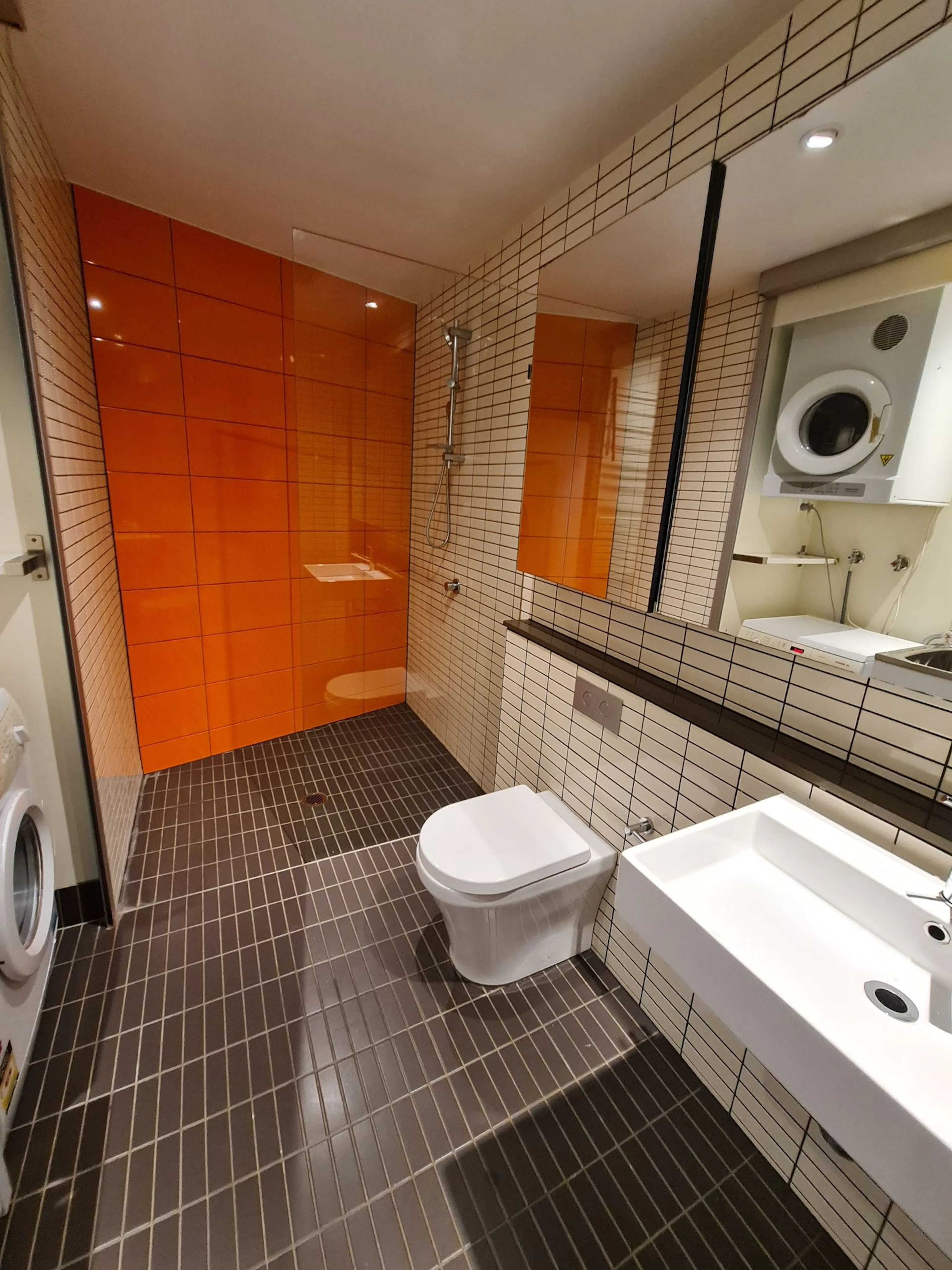 1 Bedroom Unit BATHROOM 4