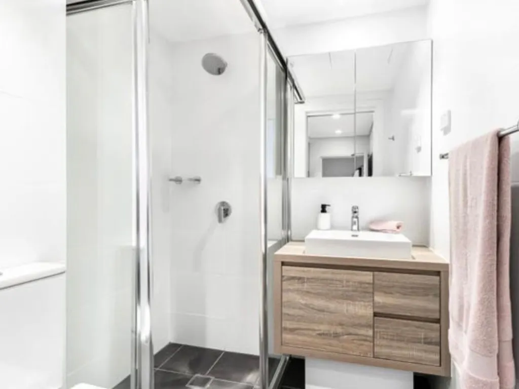 Studio BATHROOM 3