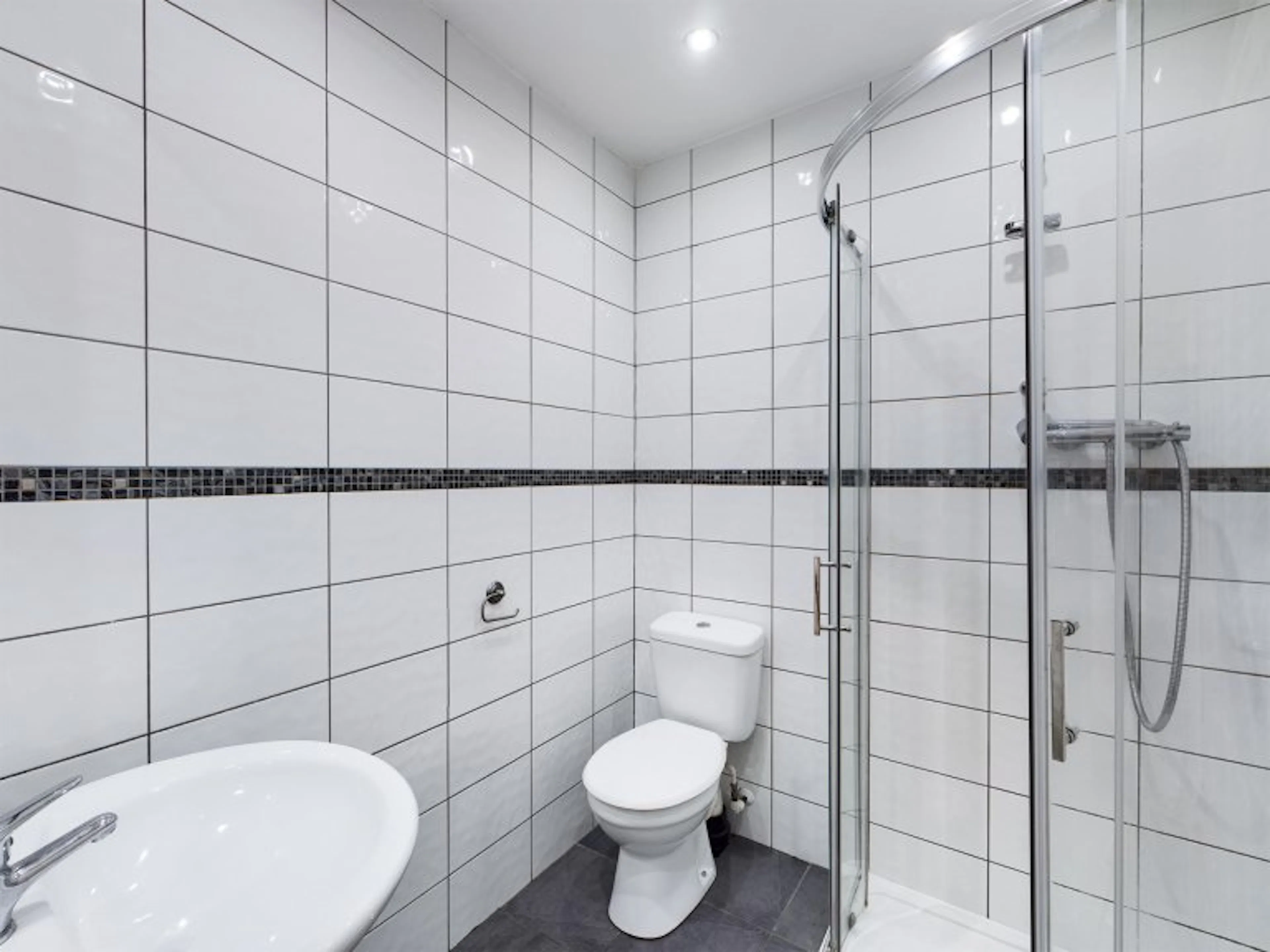 8 Bedroom House BATHROOM 3